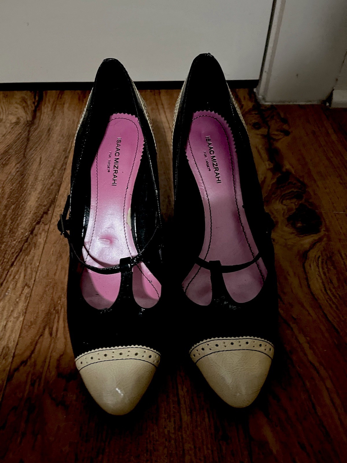 Isaac Mizrahi Black/Beige Patent T-Strap Pump Almond Toe 9.5