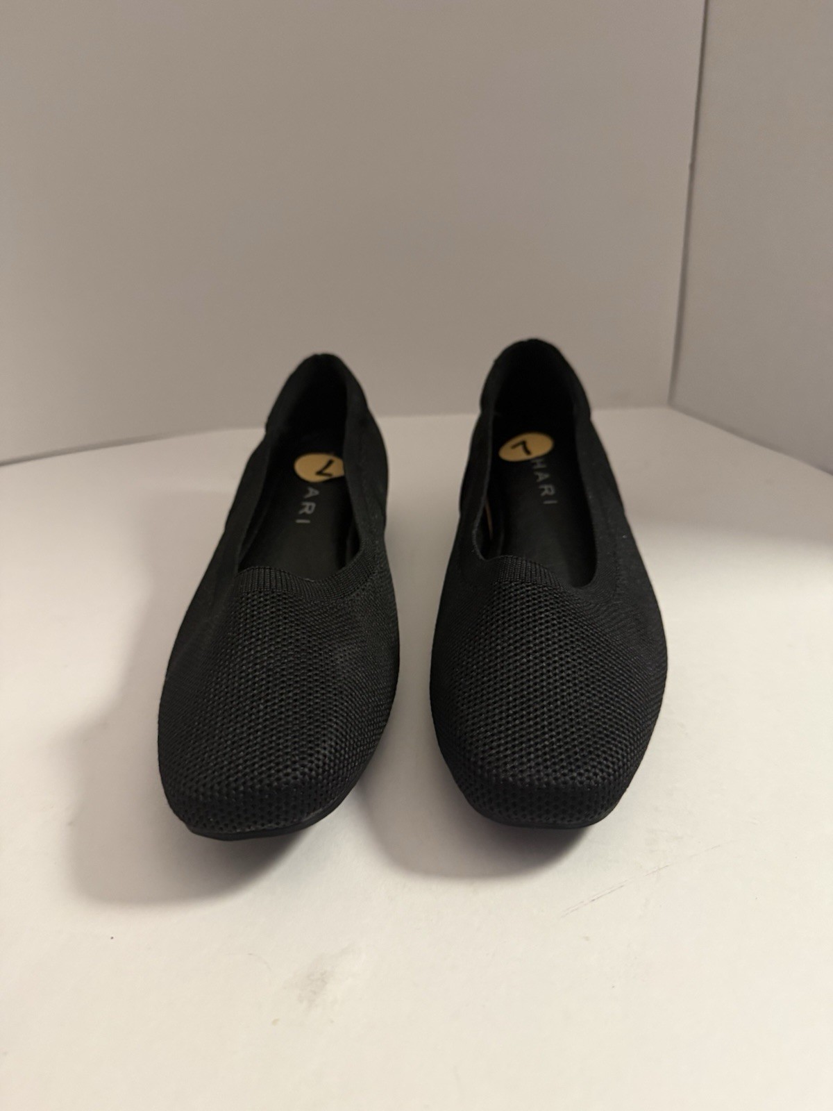 Tahari Santiago Black Flats Women’s 7 NEW WITHOUT BOX