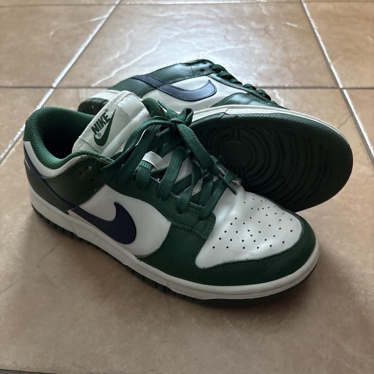 green women’s dunks