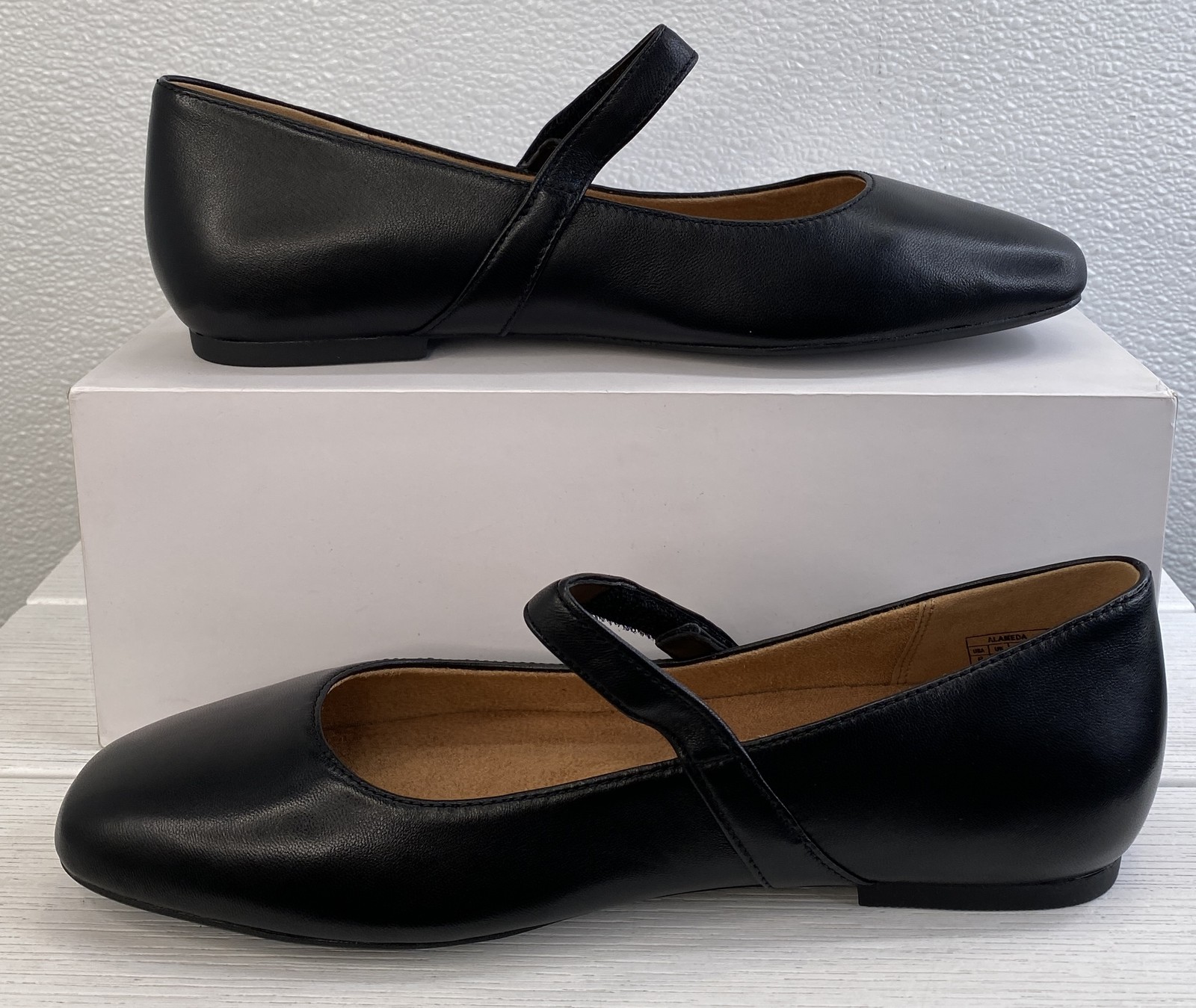 Vionic Alameda Mary Janes Womens Size 8.5W Black Leather Square Casual Toe Flats