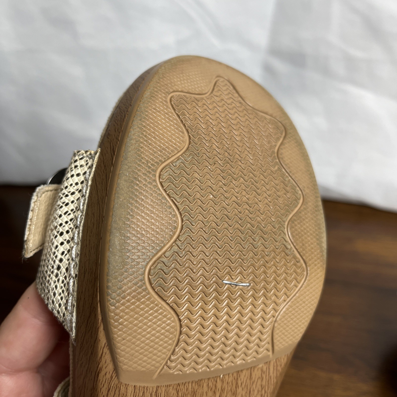 Dansko Shiny Cream Gold Sophie Buckle Two Leather Strap Sandals size 40 9.5 10