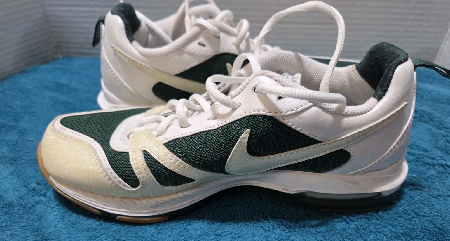 Nike Indoor Soccer Sneakers Wm’s Sz 7 Max Air White Green Beige Comfort Nonslip