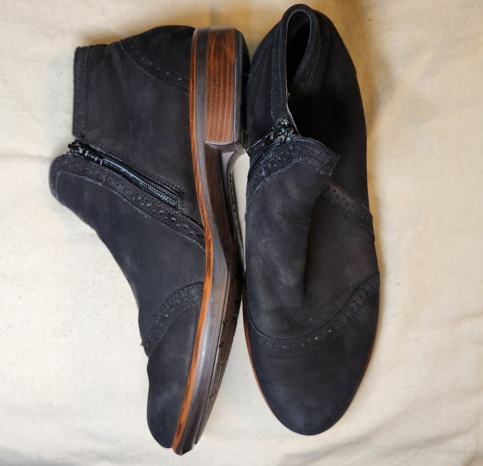 Naot Nefasi Black Nubuck Leather Suede Ankle Boots 40 US 9 side zip Nice