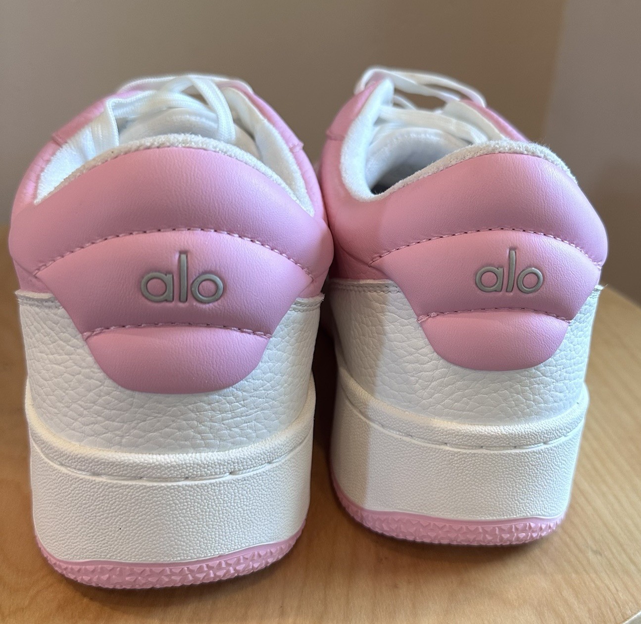 Alo Recovery Mode Leather Sneakers Pink White Women’s 10 Men’s 8.5 EU 41.5
