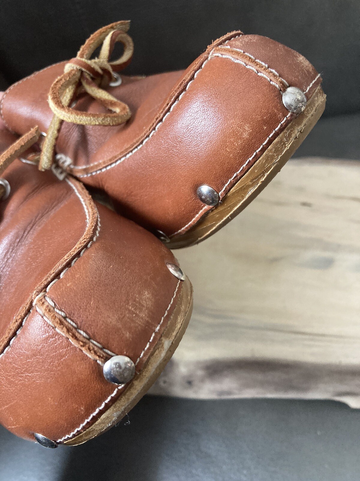Vtg ISAAC MIZRAHI X TARGET Clogs Sz 7.5 Brown Leather 2.5” Heel Studs Bow LORI