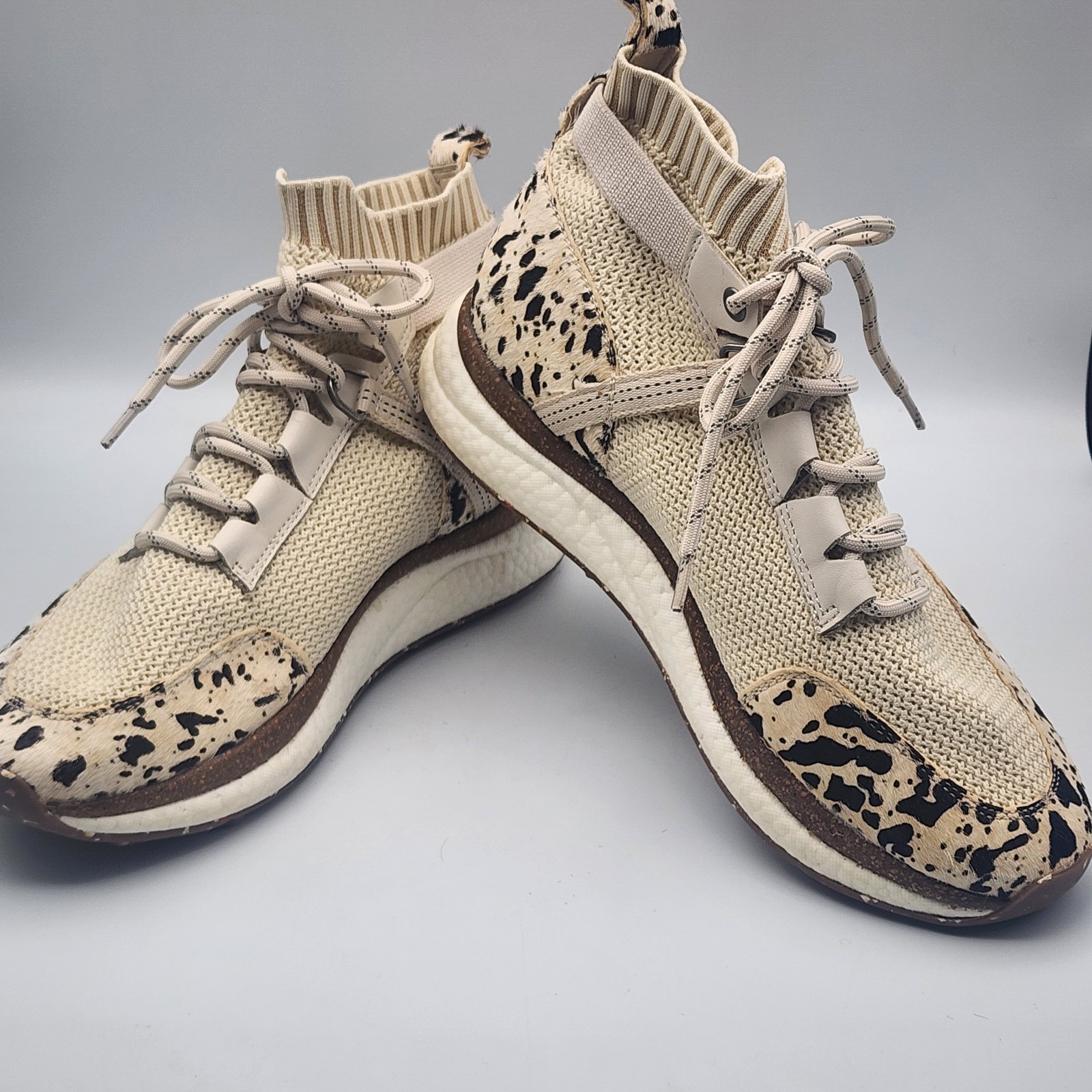 OTBT Womens Shoes Sz 8.5 Hybrid Chamois Sneaker Boots Khaki Animal Print