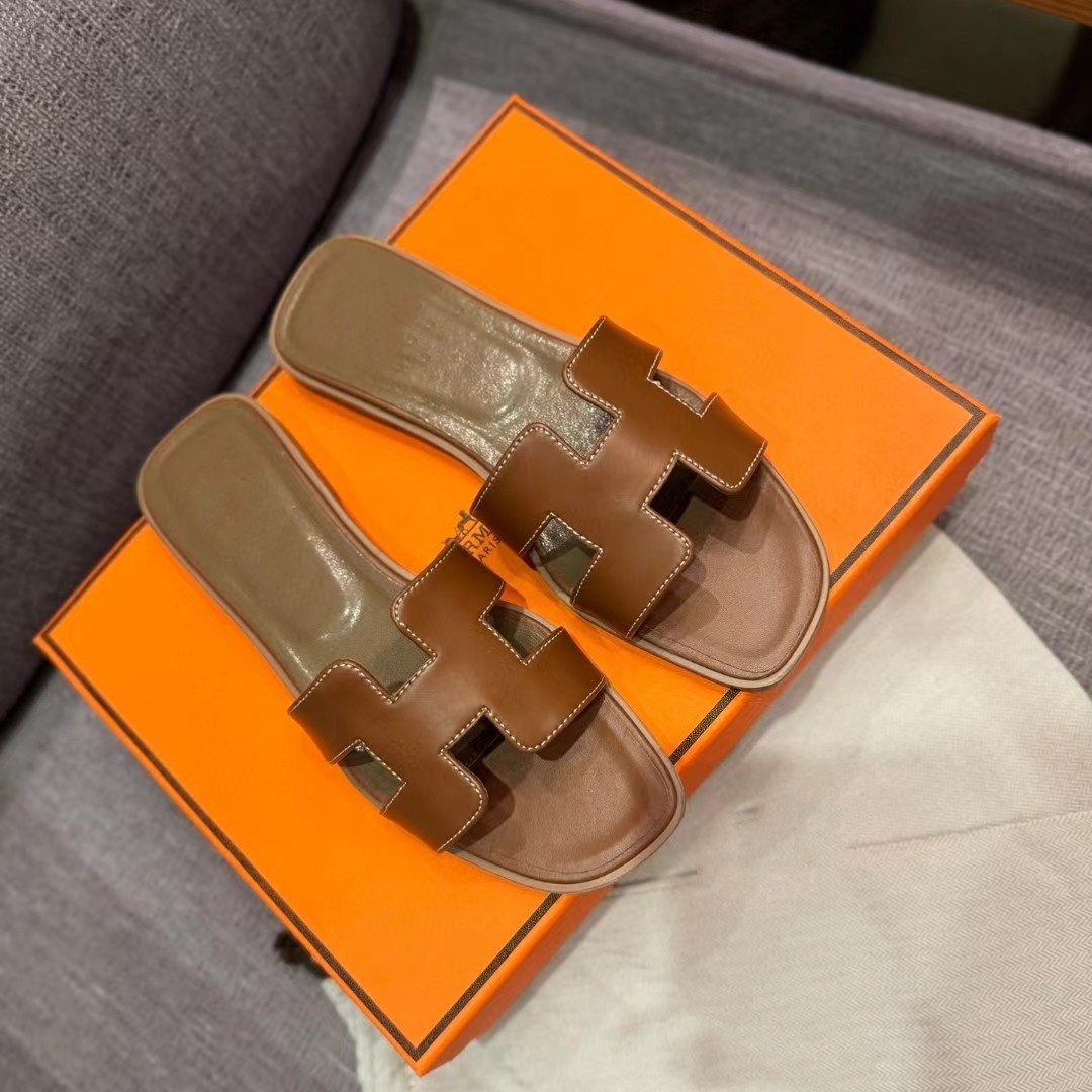 Flat bottomed beach sandals are fashionable casual lightweight and can be worn a