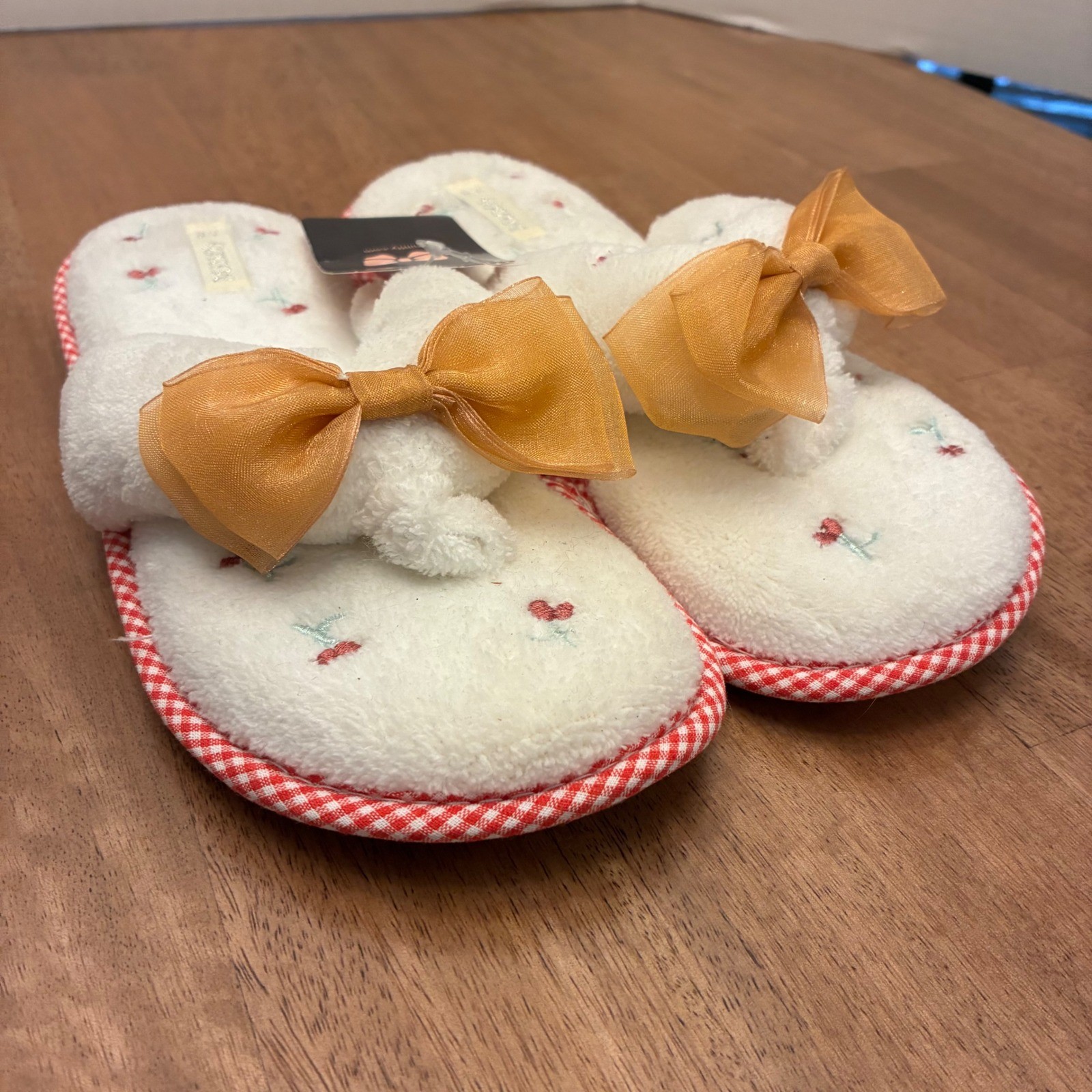 Millffy Cherry Blossom White Embroidered Bow Thong Slippers Women Size 7/8 NWT