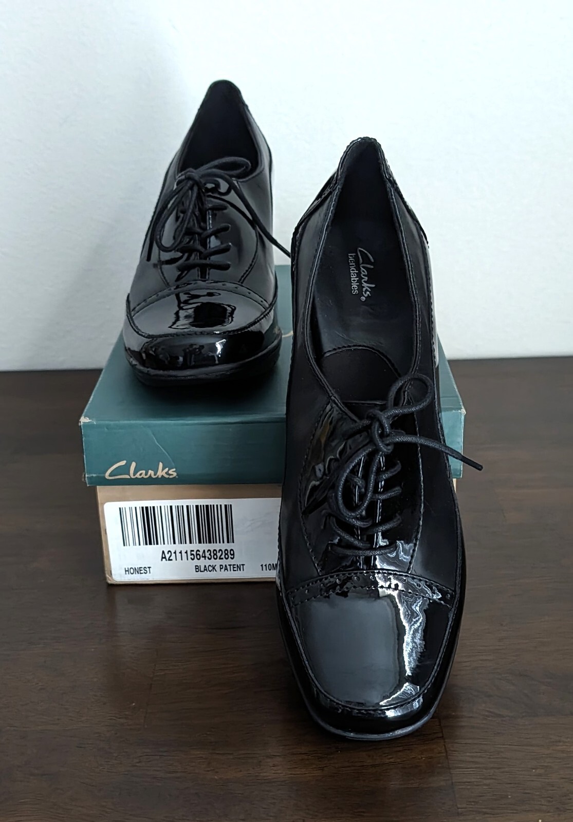 CLARKS Bendables Honest Oxford Lace Up Patent Leather Heeled Size 11M New in Box
