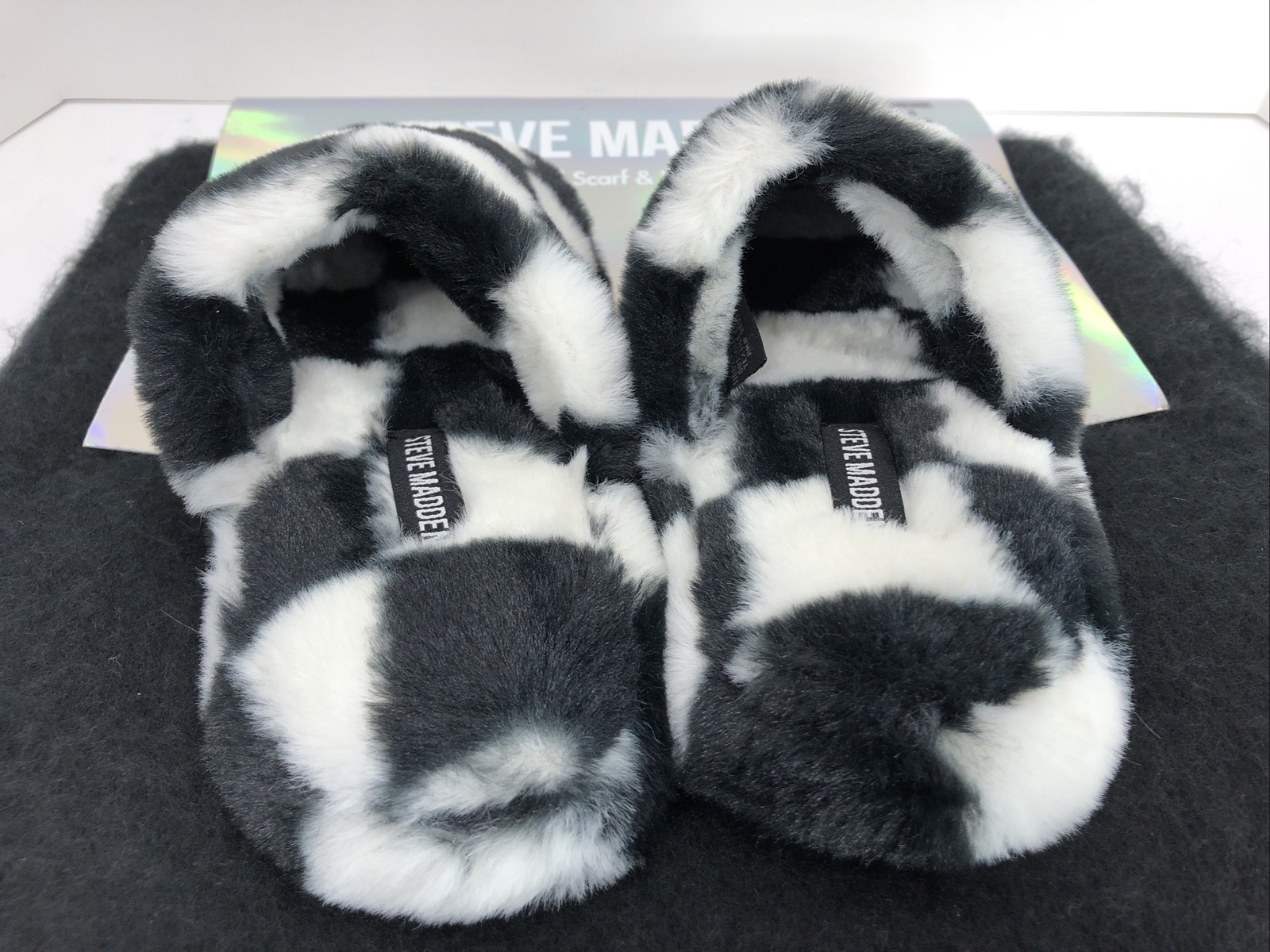 Steve Madden Checked Slipper and Oversized Scarf Wrap Set Small Size 5/6