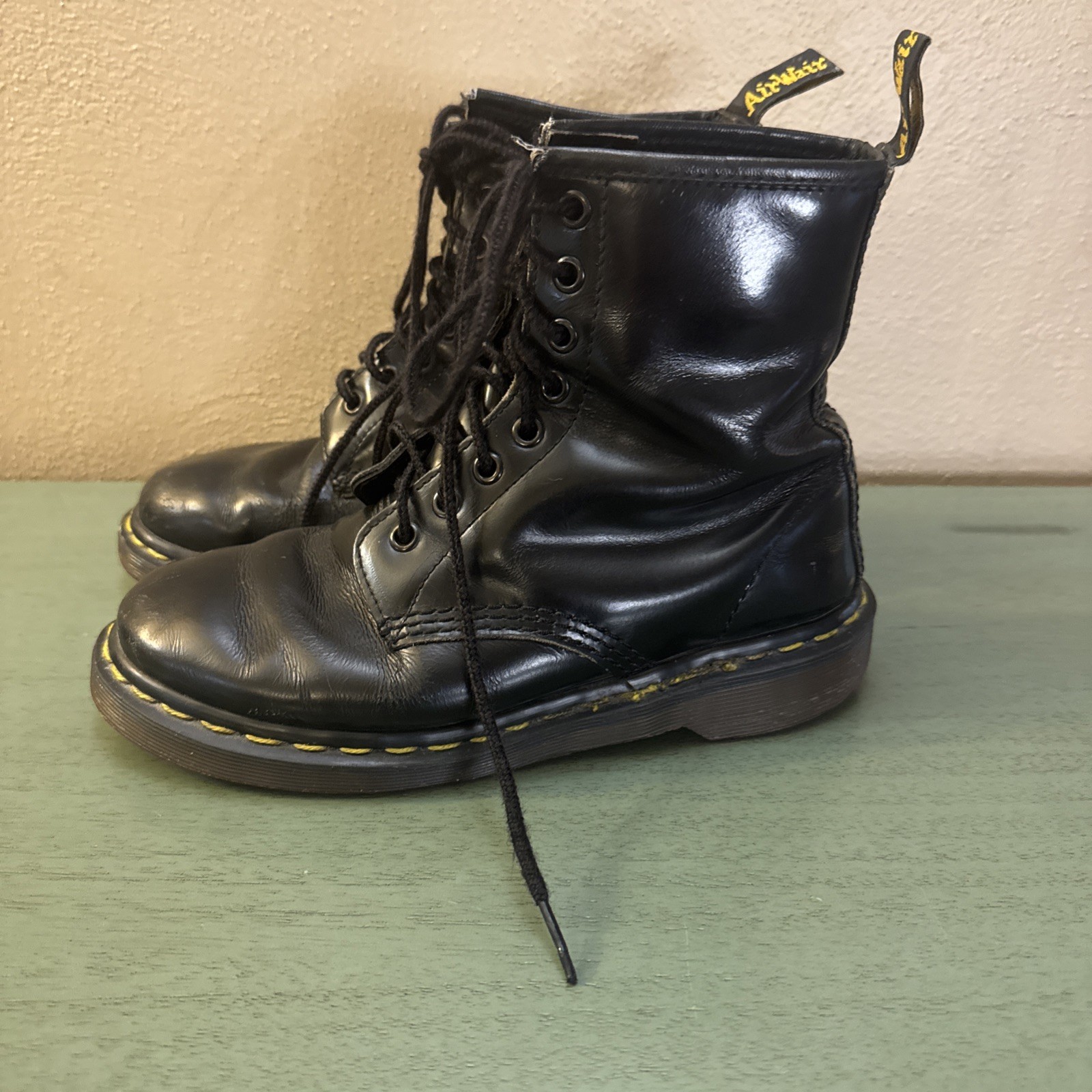 Dr. Martens 1460 Women’s Smooth Leather 8 Eyelet Boots Size 9 Black