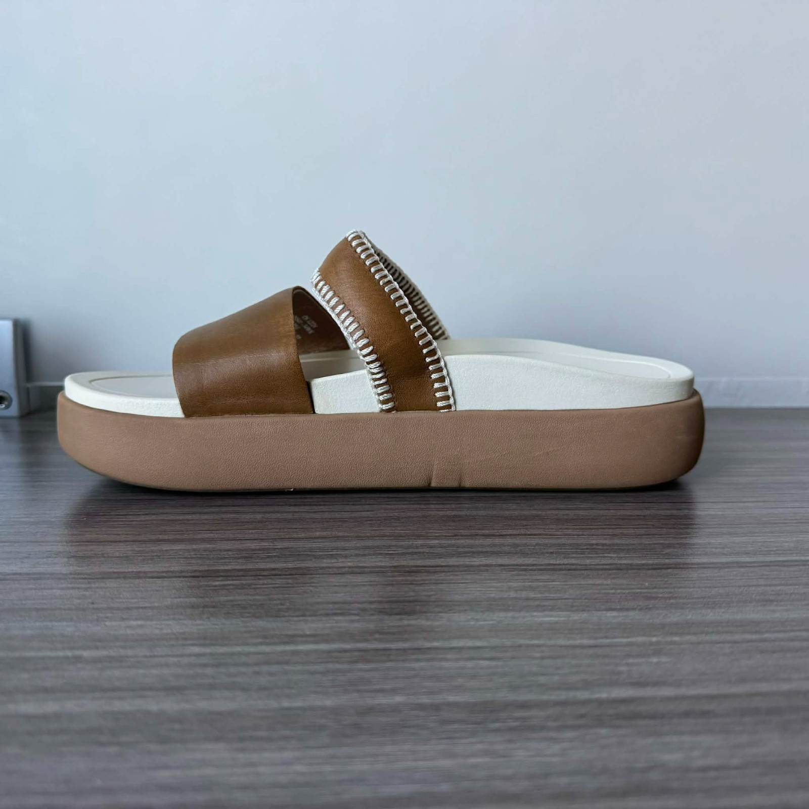 Mismatch OluKai Women’s Pae Slide Sandals US Size 7 Right, 8 Left $100 in Tapa