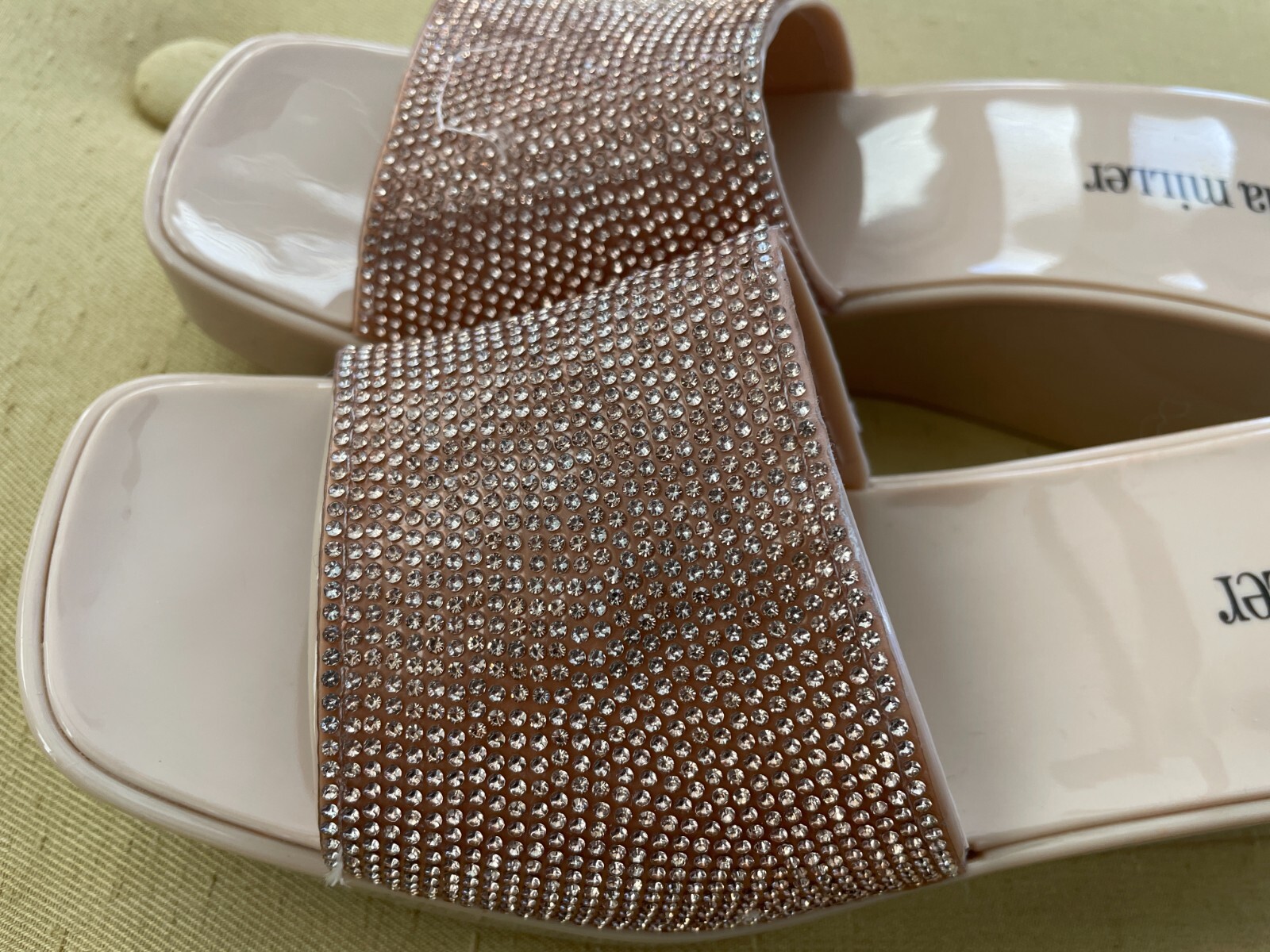 Olivia Miller Womens Open Toe 2″ Wedge Heel Sandals Gold Crystals Size 7 M NEW