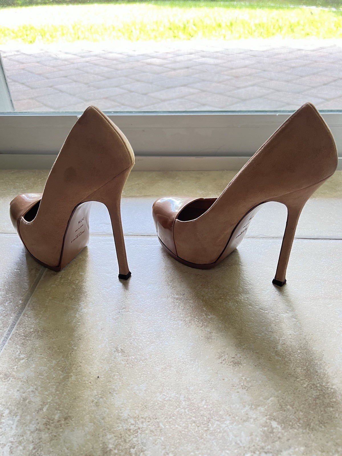 YSL Saint Laurent Tribtoo Pumps Beige Suede Patent Cap Toe Sz 37.5 No Box