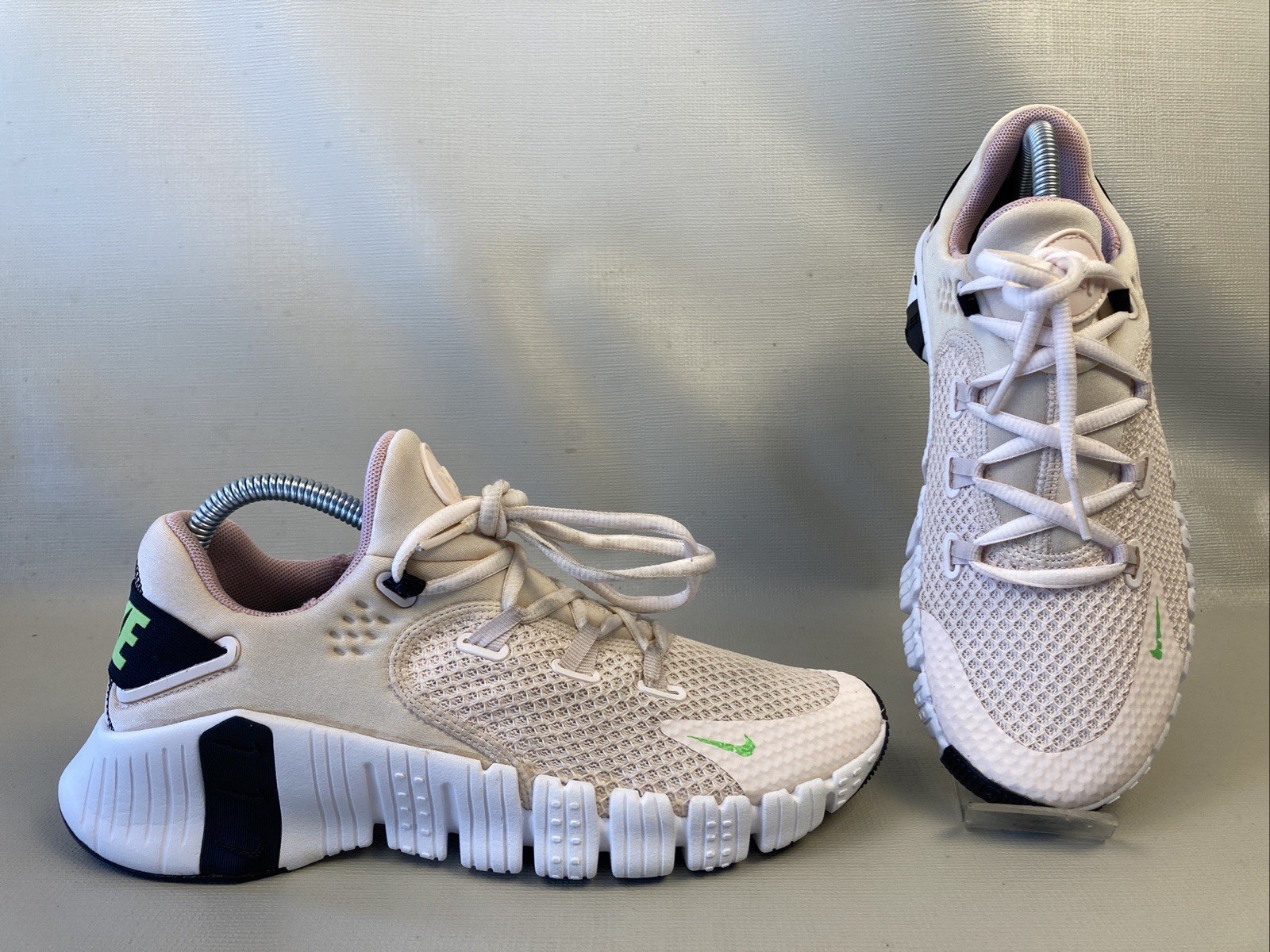 Nike Free Metcon 4 Light Soft Pink White Black Green Strike Women’s Size 8.5 EUC
