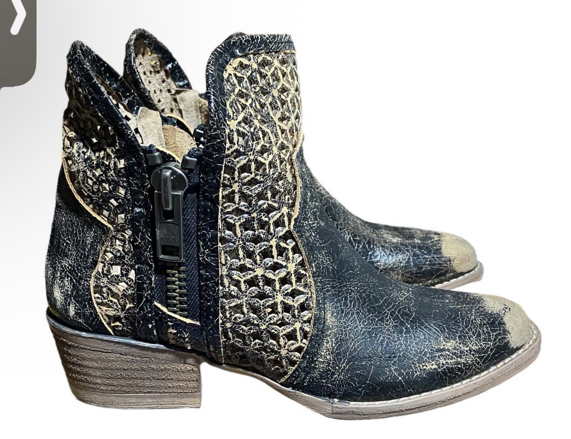 Circle G Booties Size 5 Western Cut Outs Ankle Distressed Black Cowgirl Rodeo