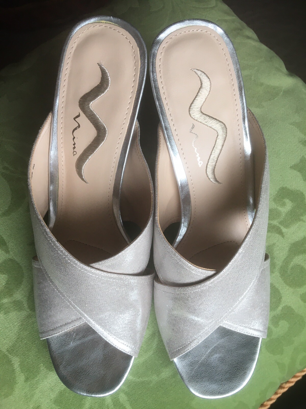 NINA Adoncia High 4″ Block Heel Silver Metallic Mule X Strap Sandal 🌟 10 🌟 NIB