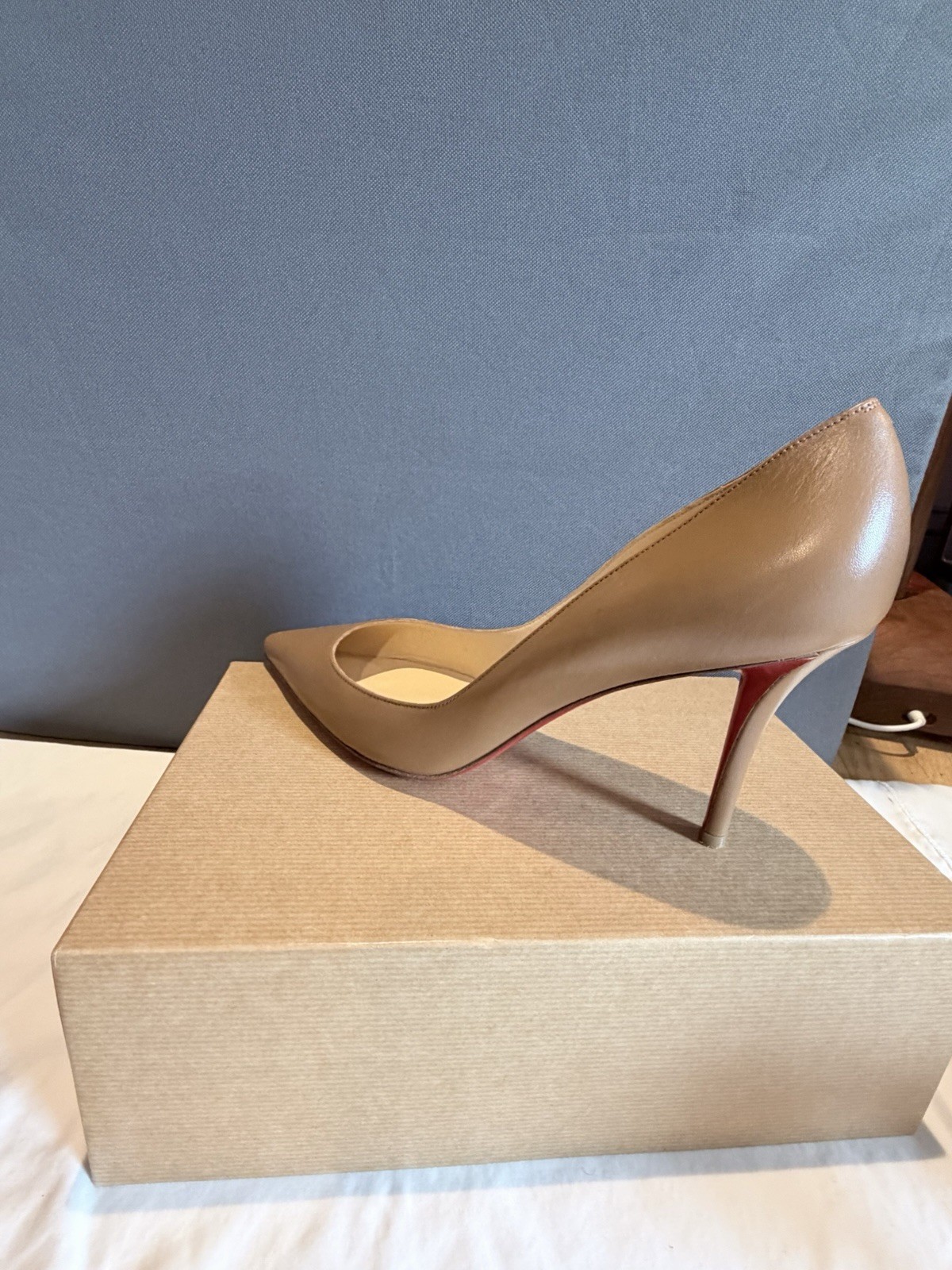 Christian Louboutin Apostrophy Pump 3.3” (85mm) in Hazelnut EU 40 US 9 with Box