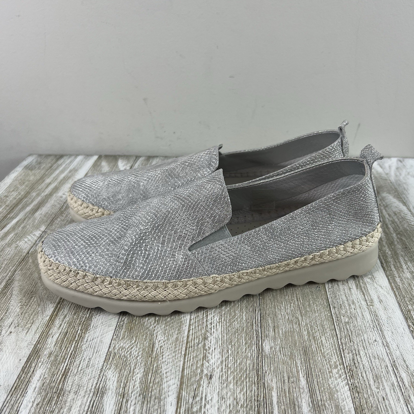 The FLEXX Shoes CHAPPIE Silver Milos Loafers Snakeskin Embossed Espadrille 9.5