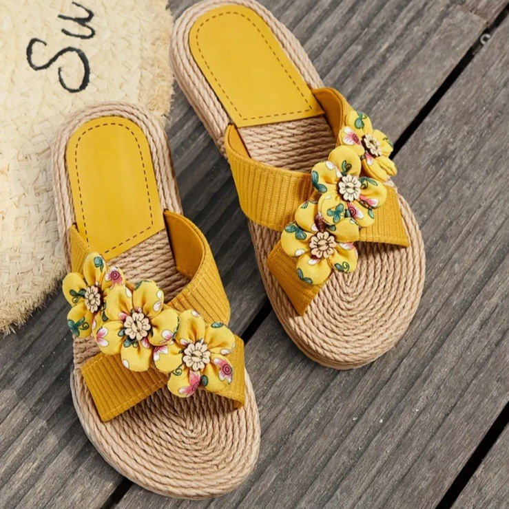 Classic Sandals Size 7.5 Yellow Tropical Flower Womans Flip Flops Fabric Fashion