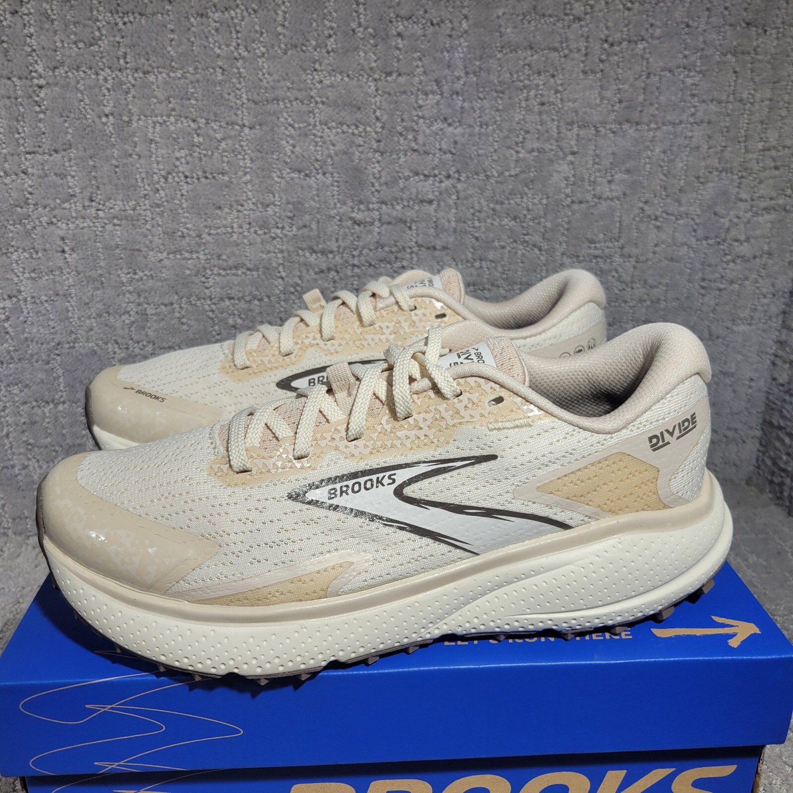 Brooks Divide 5 Womens Size US 6.5B Coconut Beige Air Mesh Trail Running Shoes