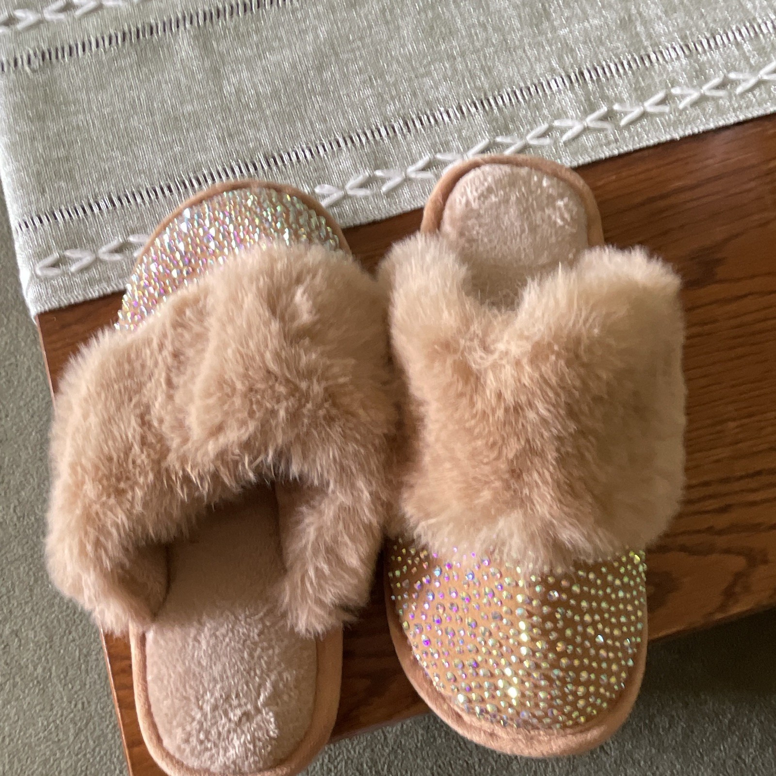 Women’s Beige Faux Fur Rhinestone Open Toe Slide Slippers Flat US 7/8
