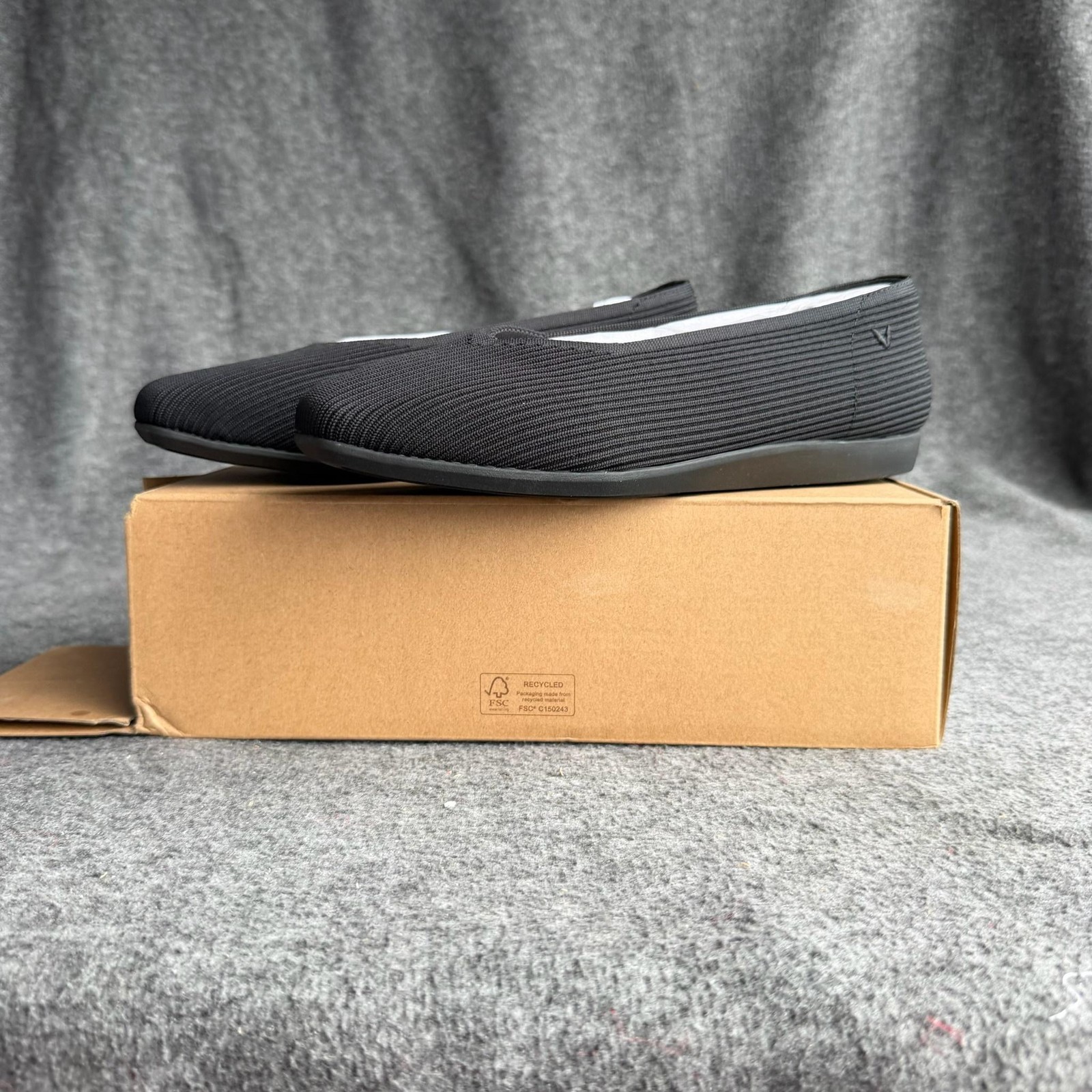 VIVAIA Margot Walker Flats Shoes Womens Size 8 Black Knit Slip On Comfort