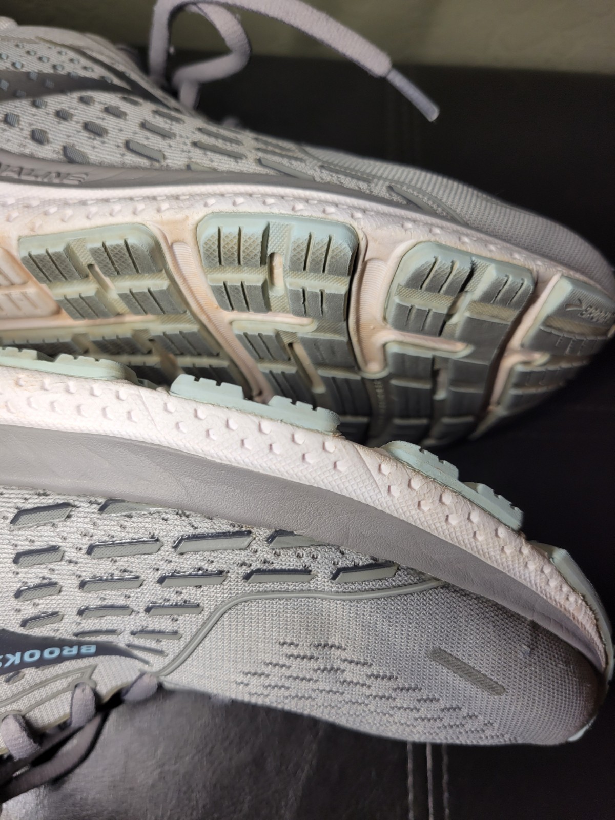 Brooks Adrenaline GTS 21 Women’s Running Sneakers Size 11.5B