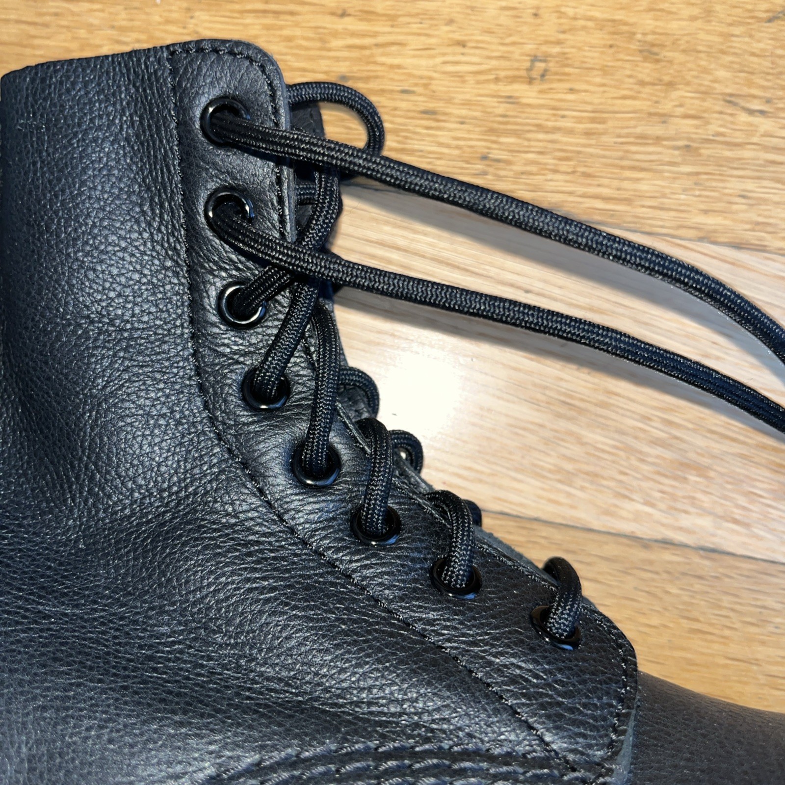 Dr. Martens Pascal Virginia Leather Boots Women’s 8 NWT Combat Black