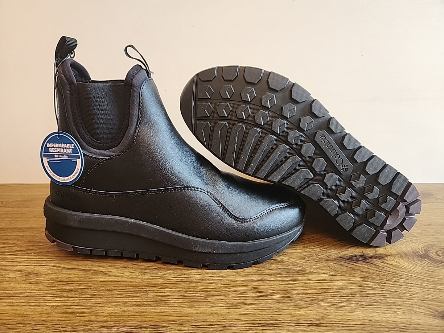 Columbia Moritza Chelsea Women’s Black Leather size 8.5 Waterproof Breathable