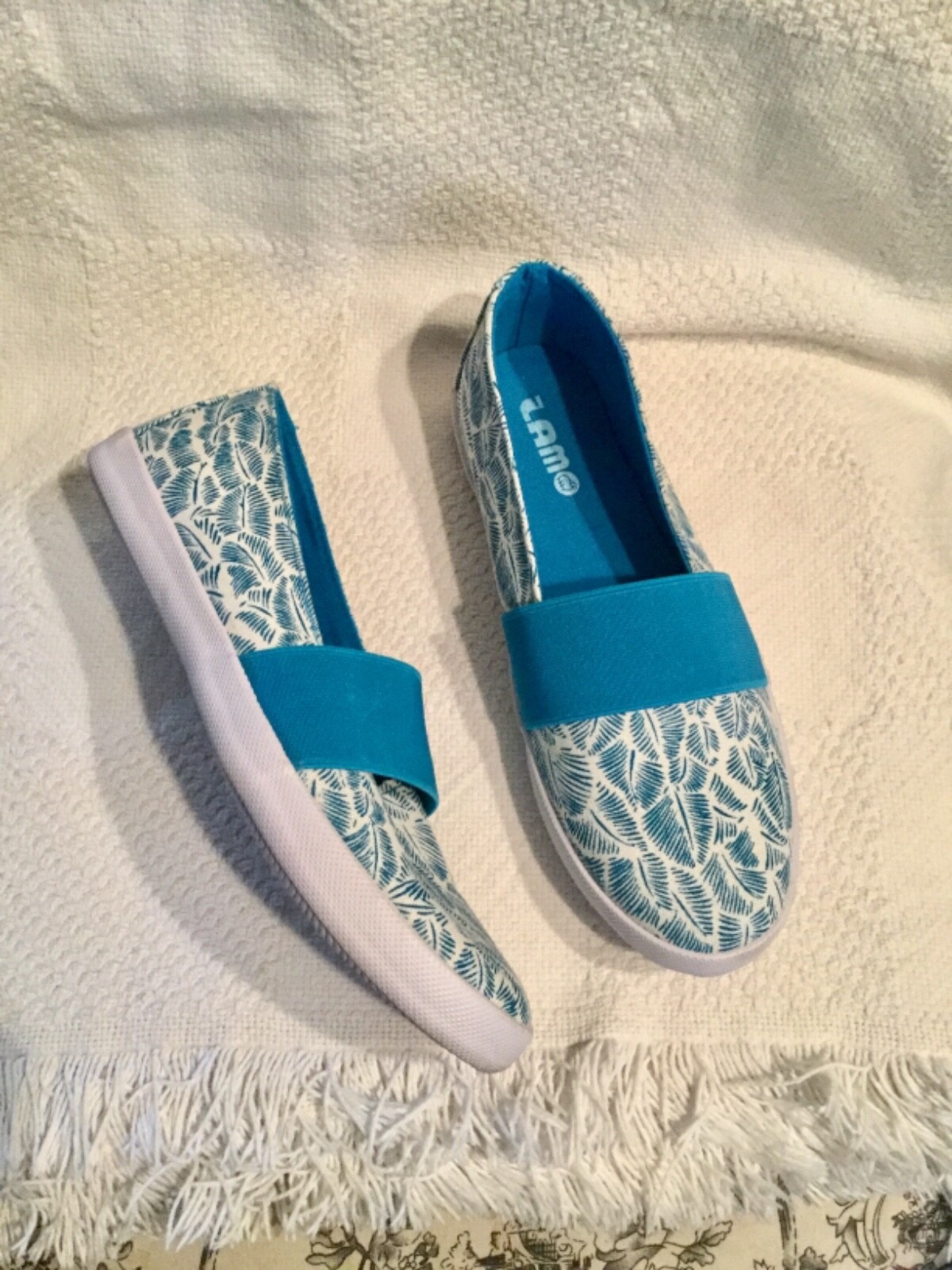Lam Women’s Sz.7 slip on slide sneaker shoes feather blue comfort
