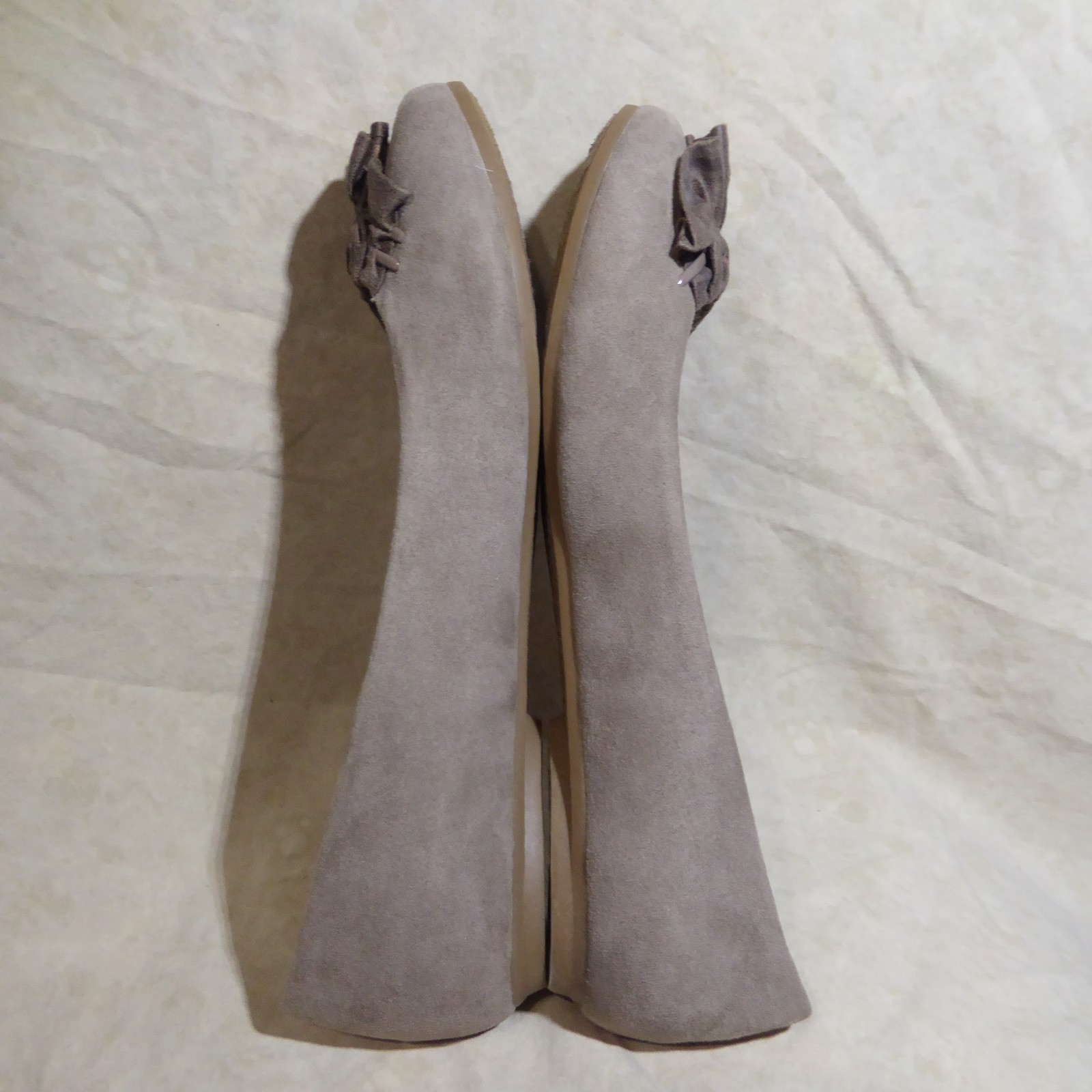 🩰 Fergalicious Ballet Flats sz 10 M Oyster Tan Suede Textile; Ruche Details