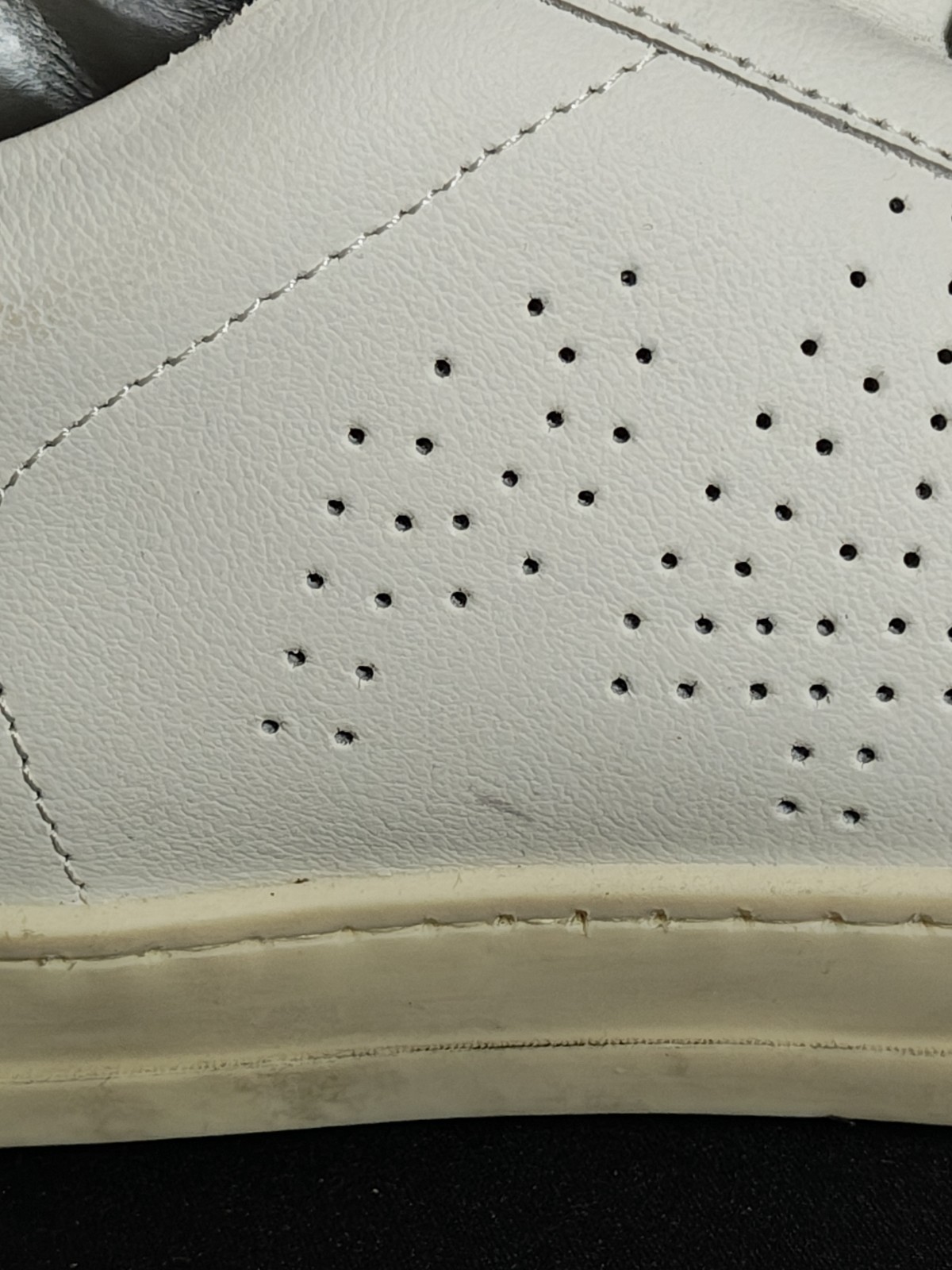 P448 Women’s 11/11.5 (42) John Low Top Sneaker White $298 New Blemishes