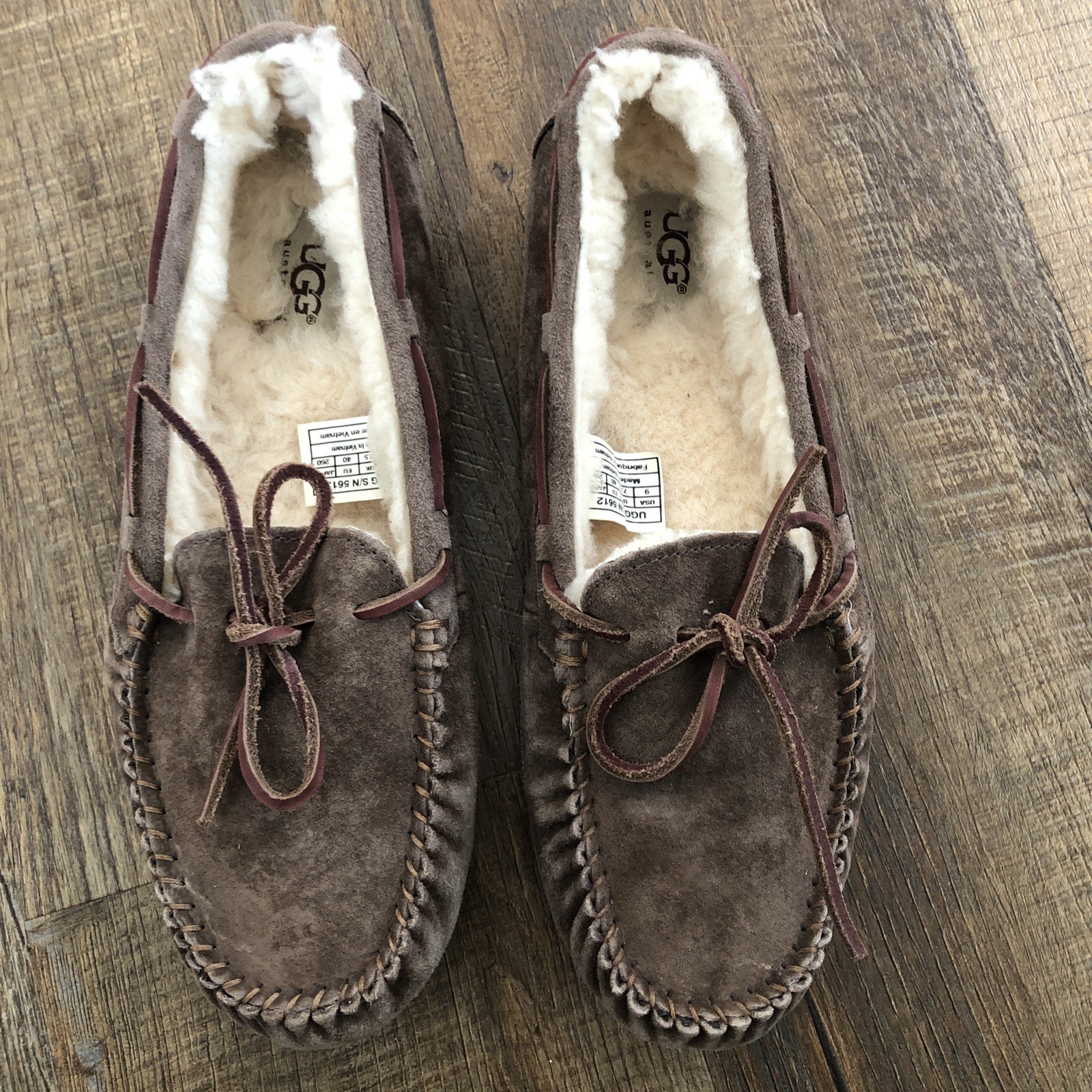 UGG Dakota Suede Sheepskin Moccasin Slippers Women’s Size 9 – Expresso – 5612