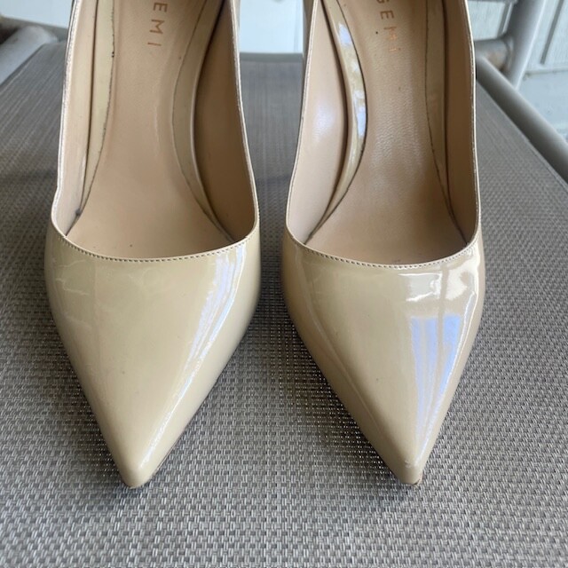 M. Gemi Patent Leather Nude Cream Pumps Heels Pointed Toe Sz 40 US 9 EUC