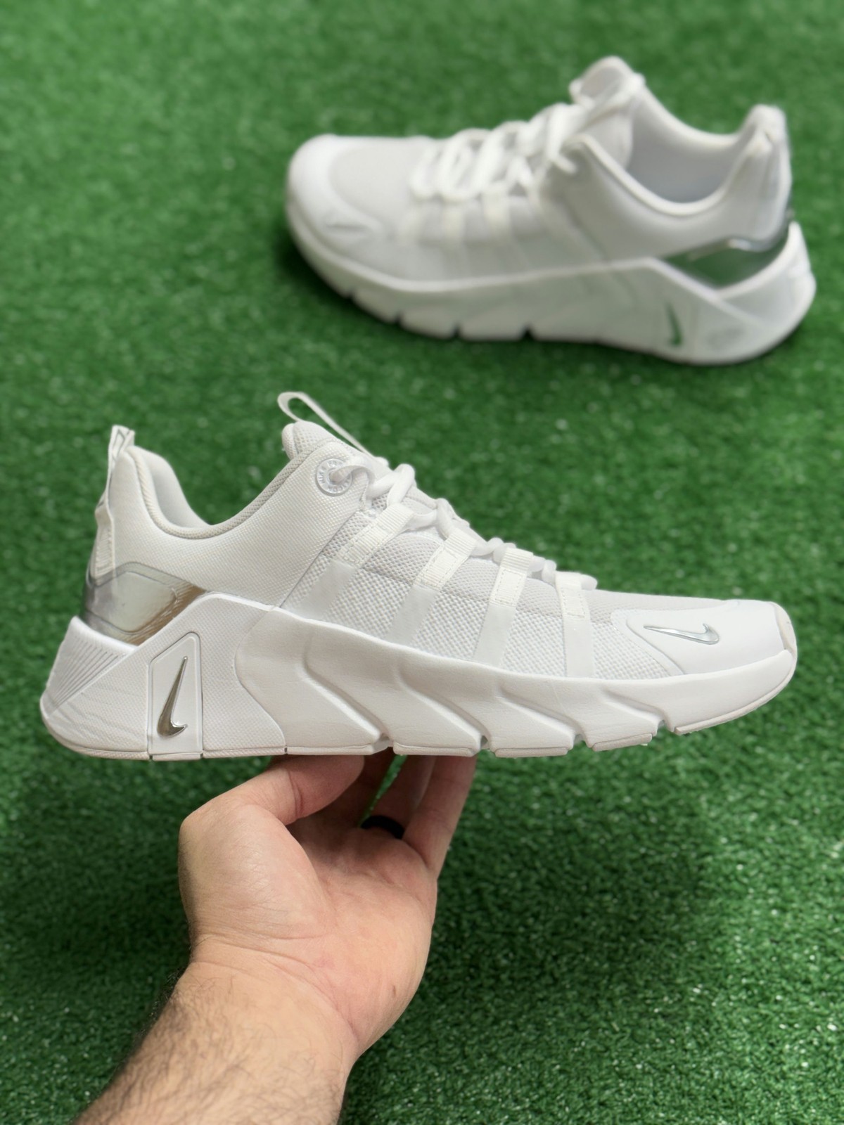 Nike Free Metcon 7 White Metallic Silver Womens II7406-102 VNDS Sz 10.5 / Mens 9