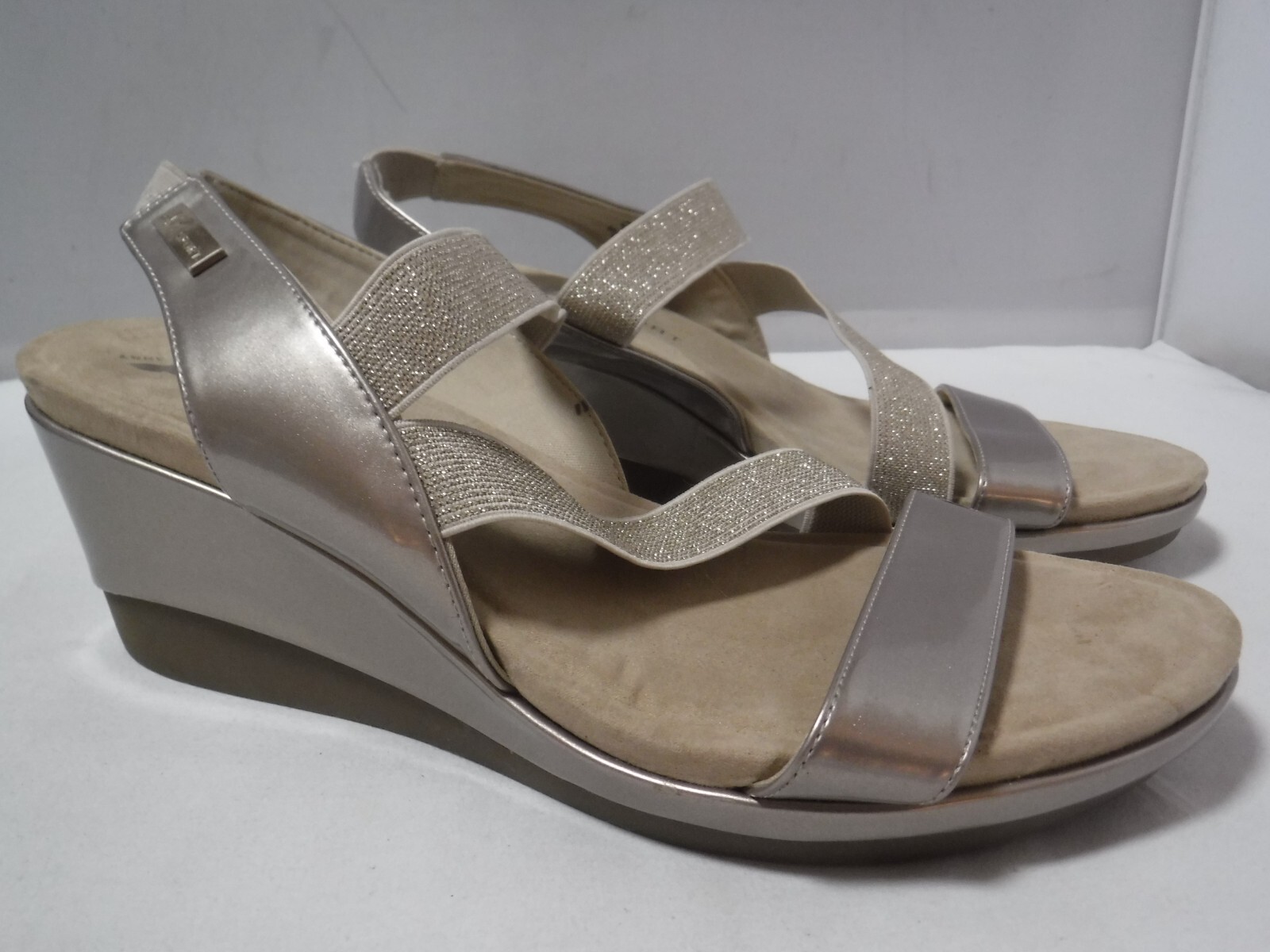 PF2 Women’s ANNE KLEIN Sport Peppina Gold Strappy Wedge Heel Sandals 10.5
