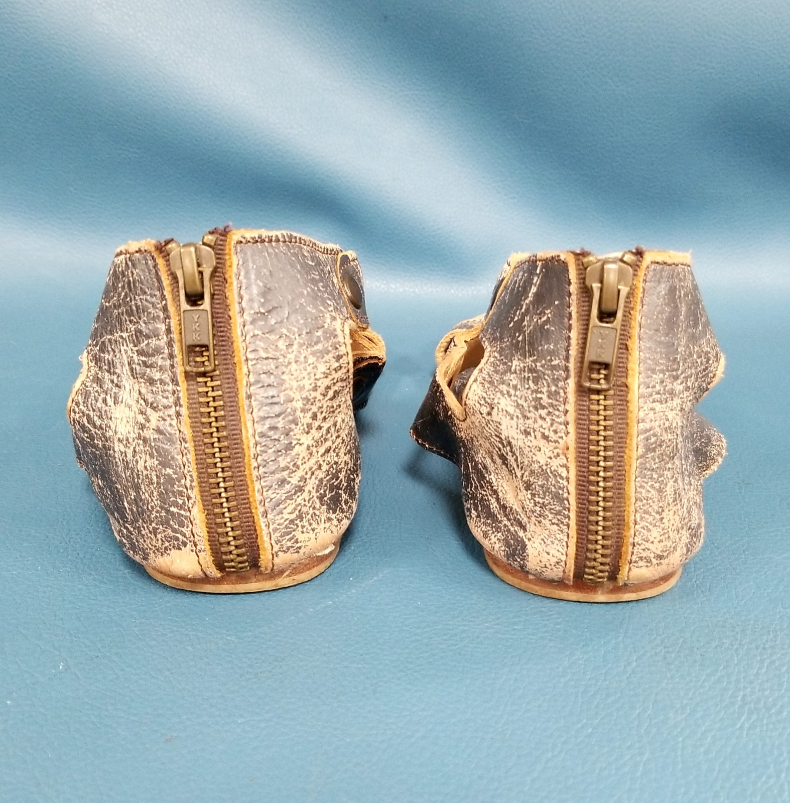 Bed Stu Gray & Brown Distressed Leather Size 8 Flat Zip Sandals