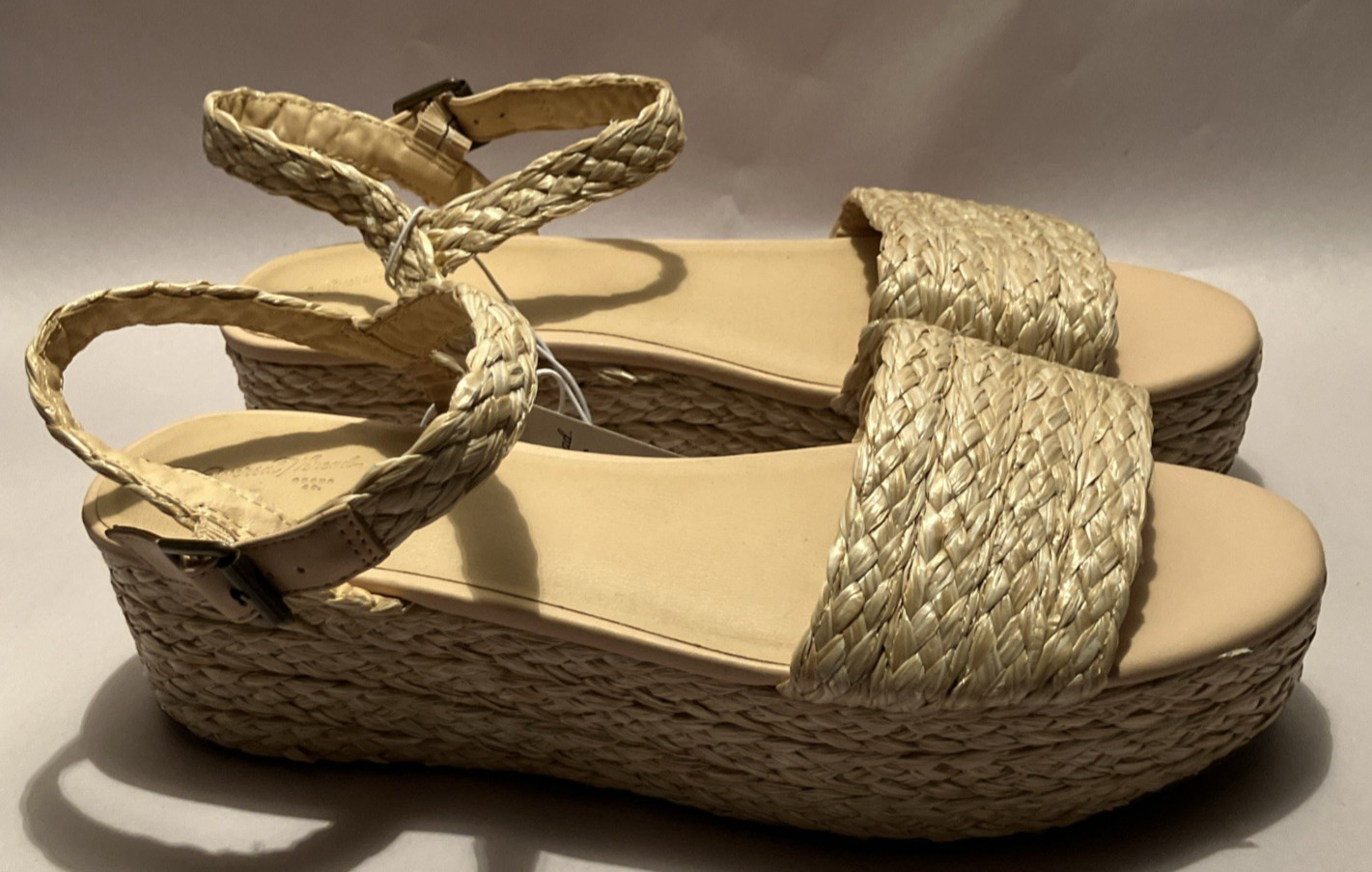 NWT Universal Thread Aurora Womens 11 Tan Straw Platform Cushion Insole Sandals