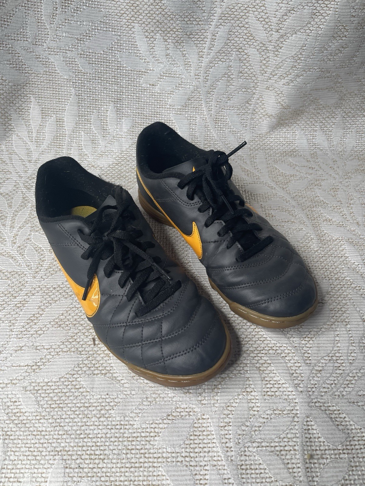 Nike kids Tiempo Size 5.5 Youth Shoes Indoor Soccer Sneaker Black Orange