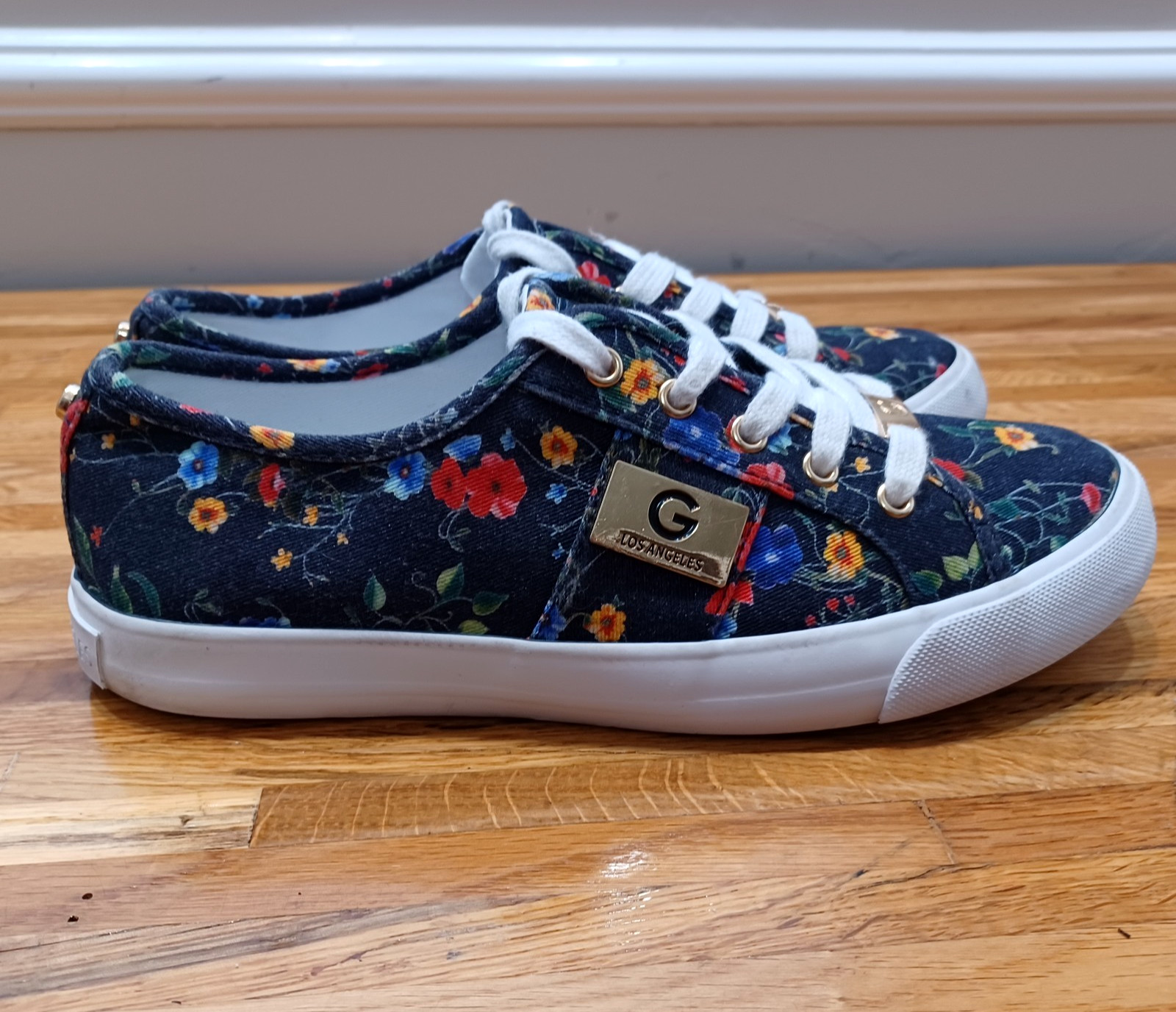 G by Guess GBG Los Angeles Backer Women’s Size 6.5 Navy/Floral Shoes