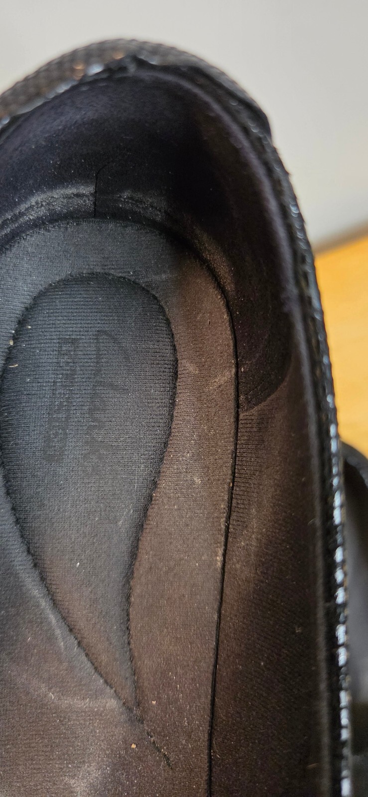 Clarks Black Textured Slip-On Loafers Women’s Size 9W