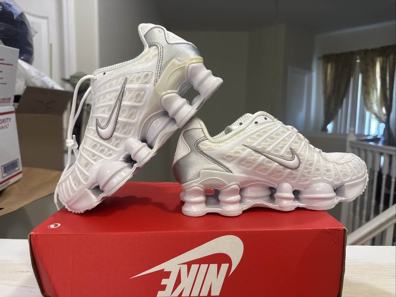 Nike Shox TL White Metallic Silver Sneakers AR3566-100 Woman Size 6 READ AD