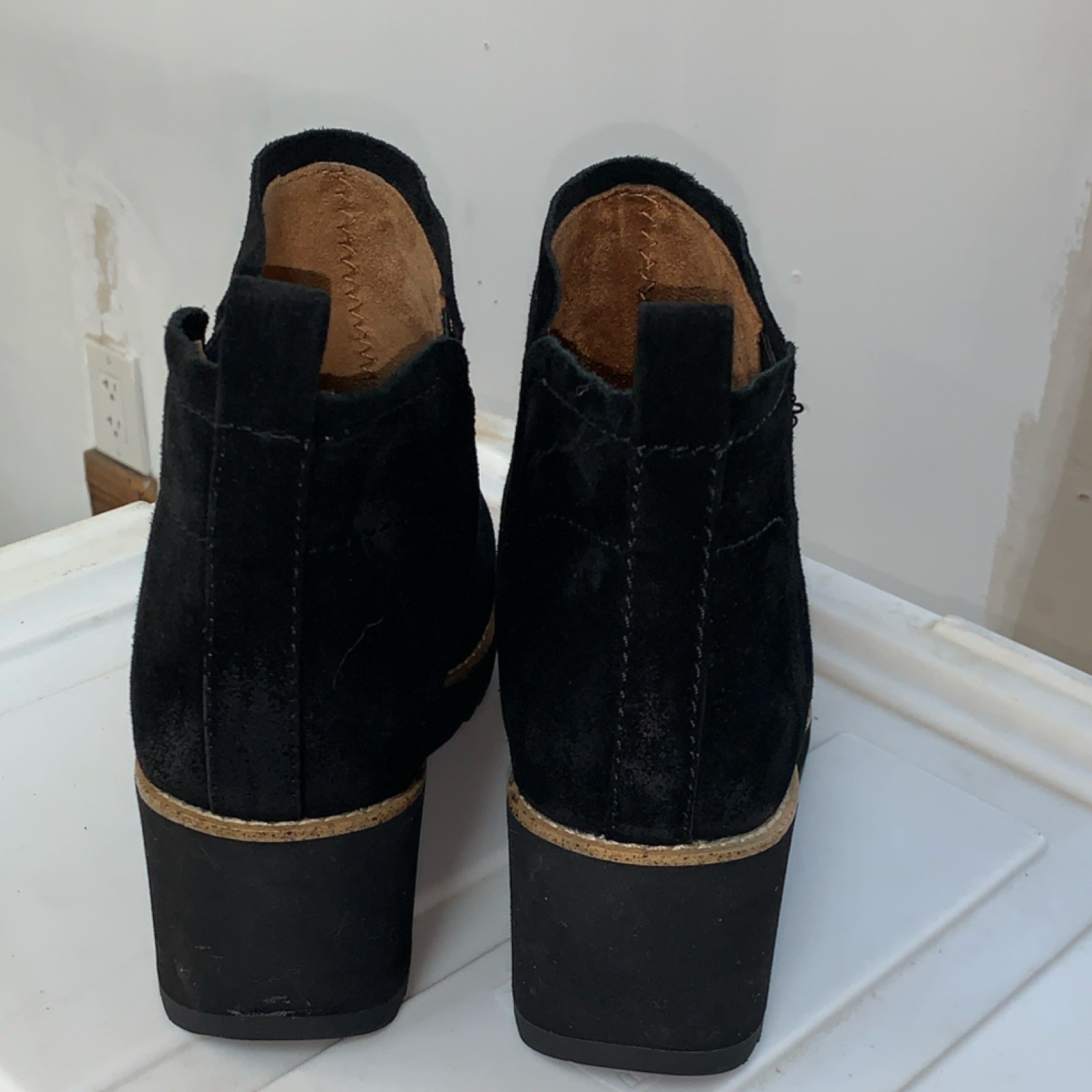 Söfft Black Suede Pull Tab 2.5 “Wedge Comfort Ankle Bootie Women Sz10