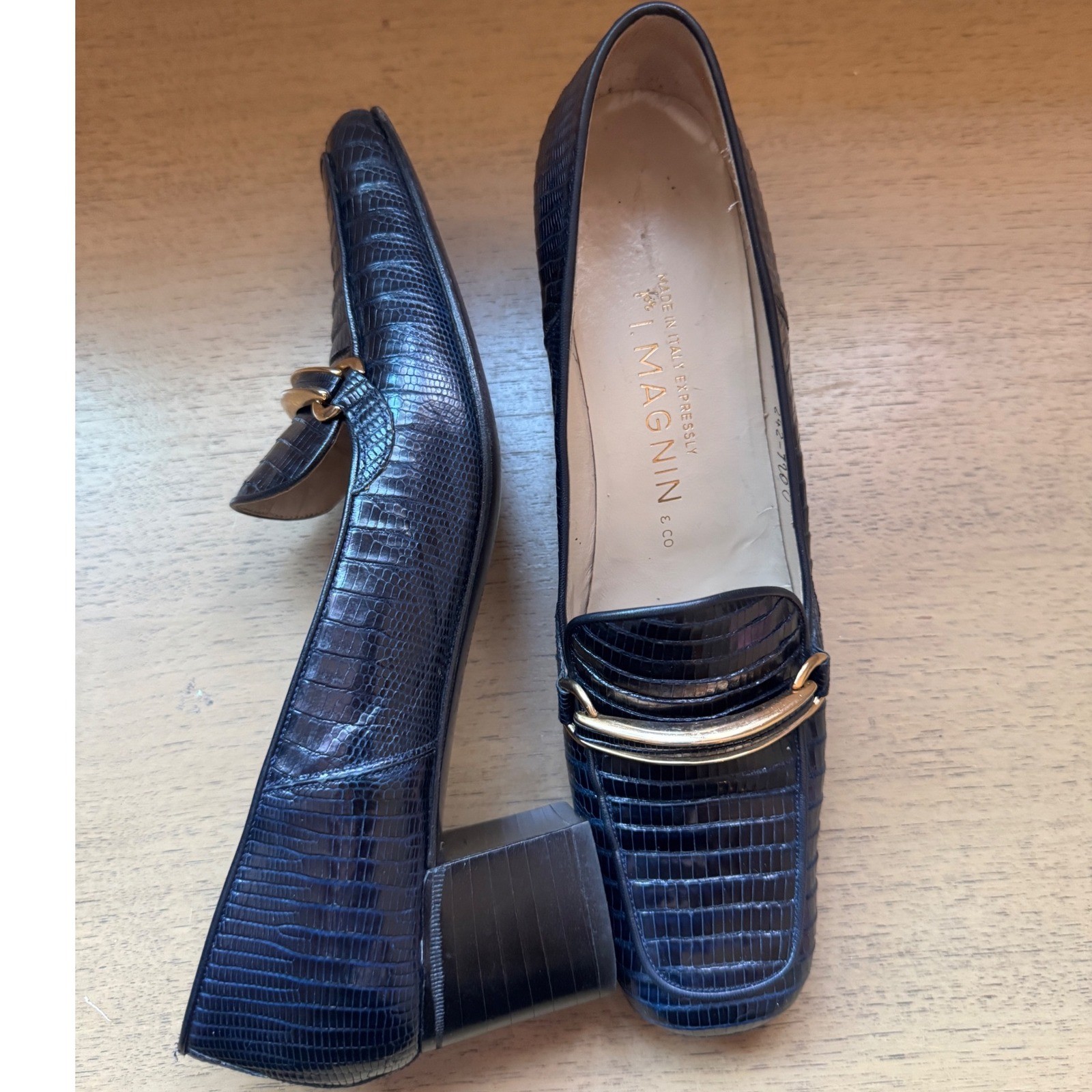 I. Magnin Neiman Marcus Navy Blue Lizard Embossed Leather Loafers Women’s 7.5