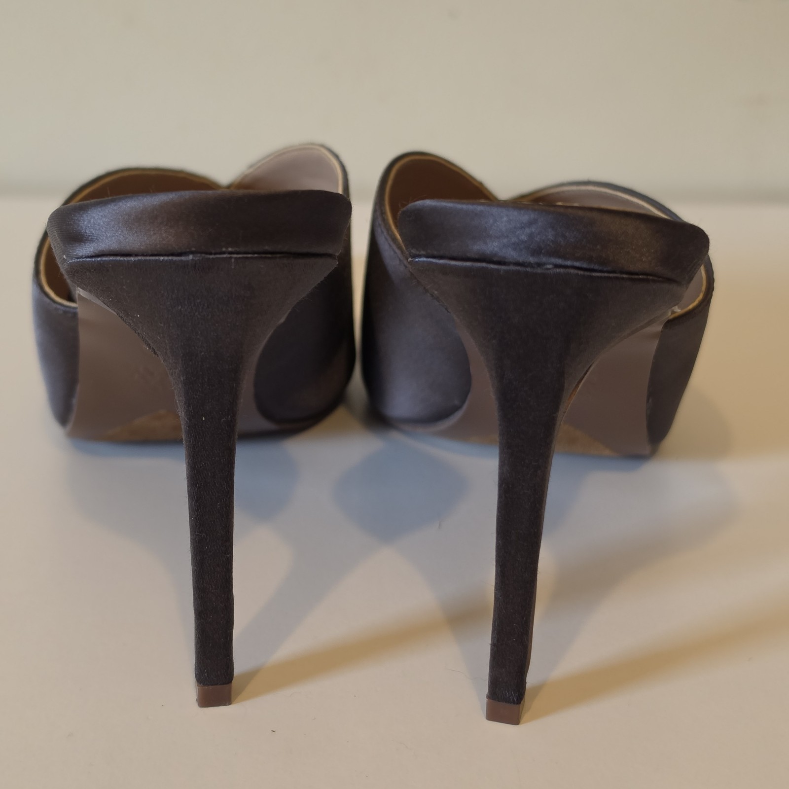 WHO WHAT WEAR Women’s Black Textile Mule Pointed Toe Slip On Heel US 9.5