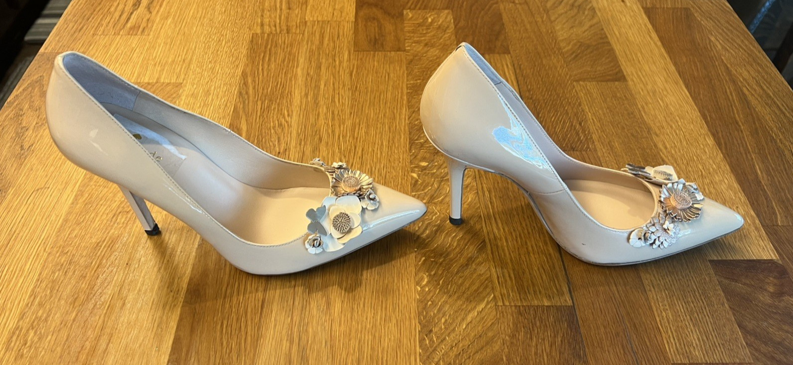 Kate Spade Evelyn Patent Leather Pale Pink/Nude Flower Heel Sz 9.5