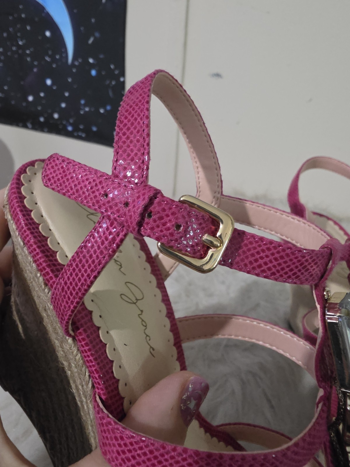 EUC Amelia Grace Fuschia AG Rachel Jeweled Strappy Wedge Sandals Size 6 W/ Box