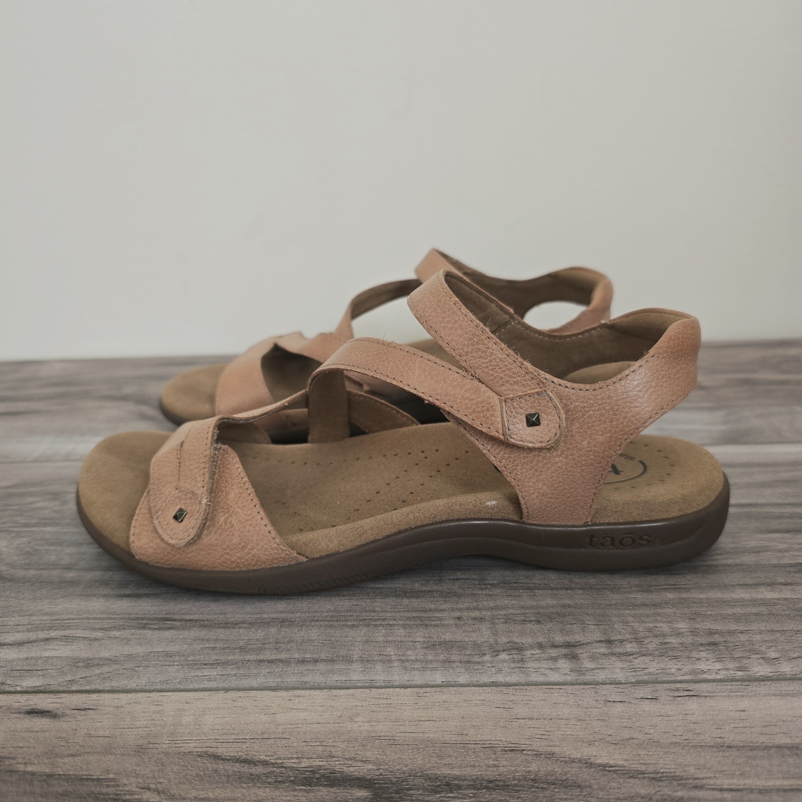 Taos Big Time Womens Sandals Tan Leather Strappy Comfort Hook Loop Size 6