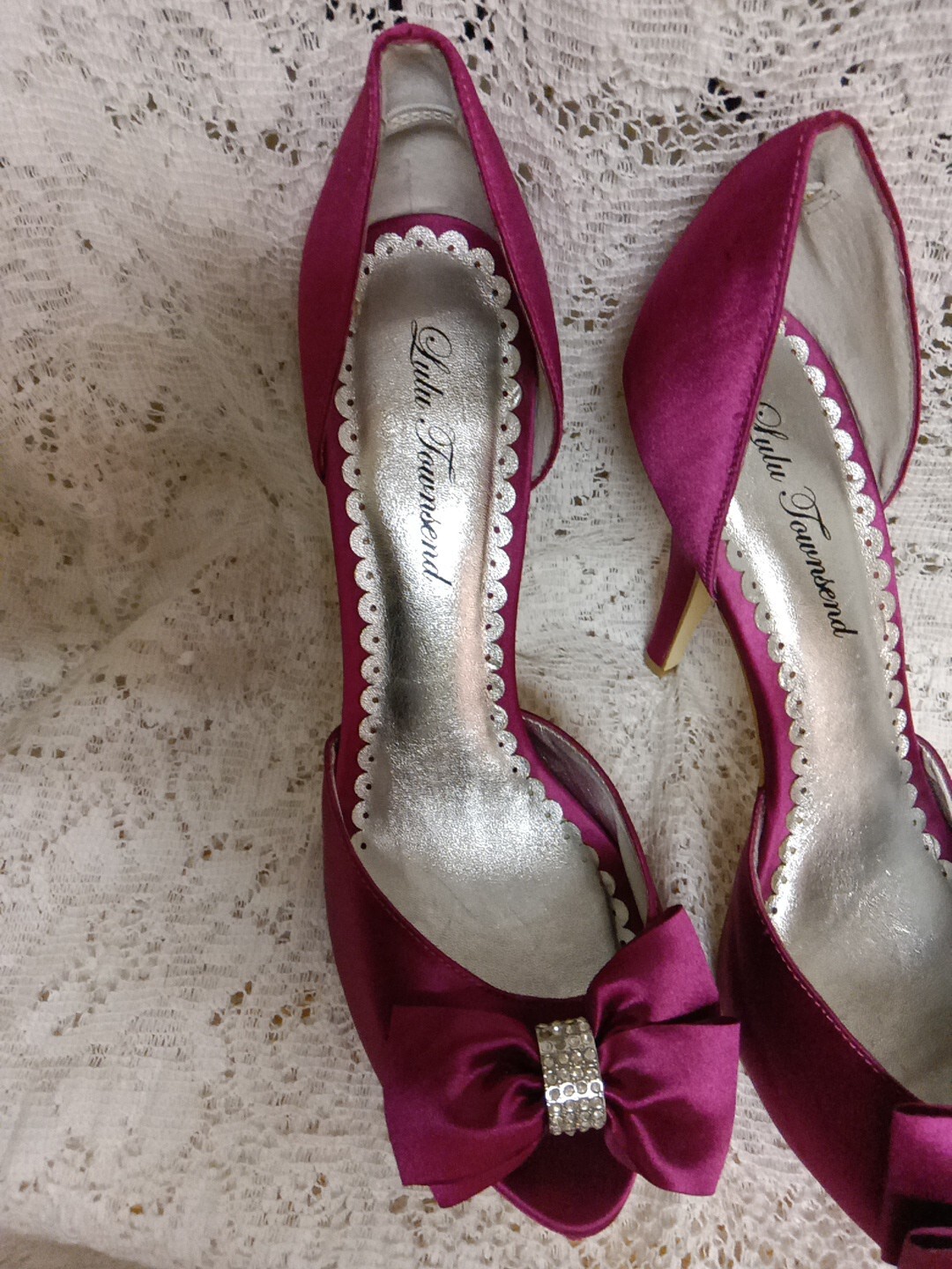 Lulu Townsend Satin Heels Bow Peep Toe Hot Pink 9 1/2 M 4″ See Description